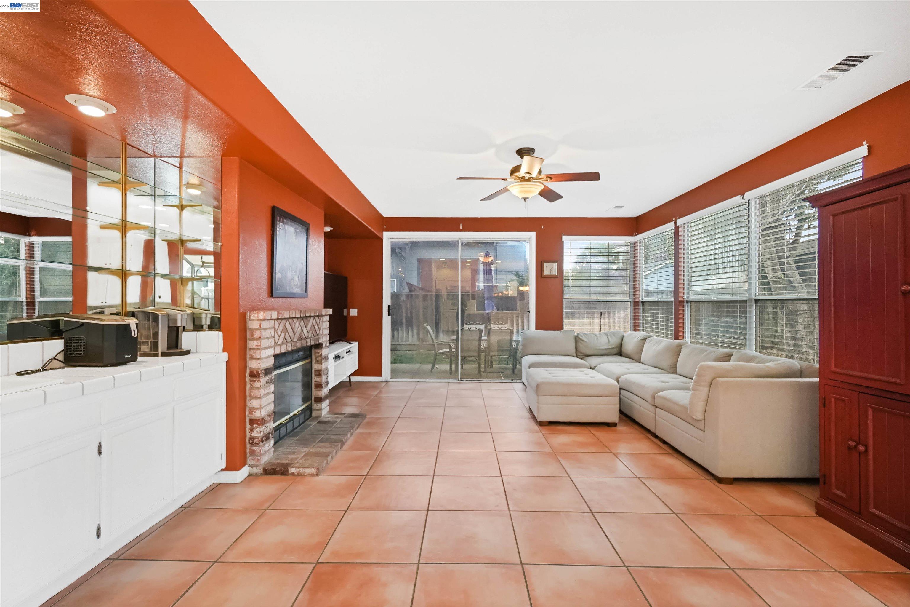 Detail Gallery Image 16 of 47 For 2065 Seville Dr, Tracy,  CA 95377 - 5 Beds | 3 Baths