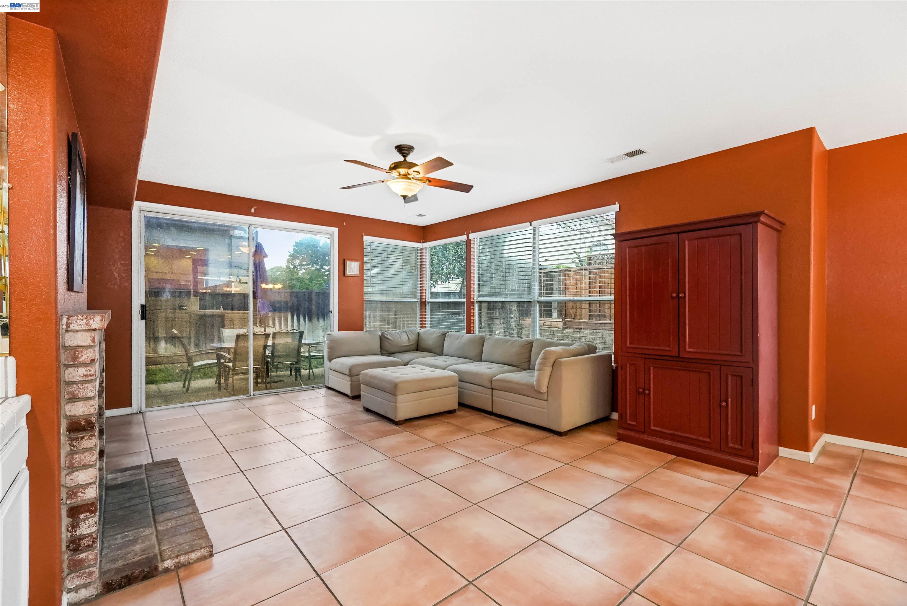 Detail Gallery Image 17 of 47 For 2065 Seville Dr, Tracy,  CA 95377 - 5 Beds | 3 Baths