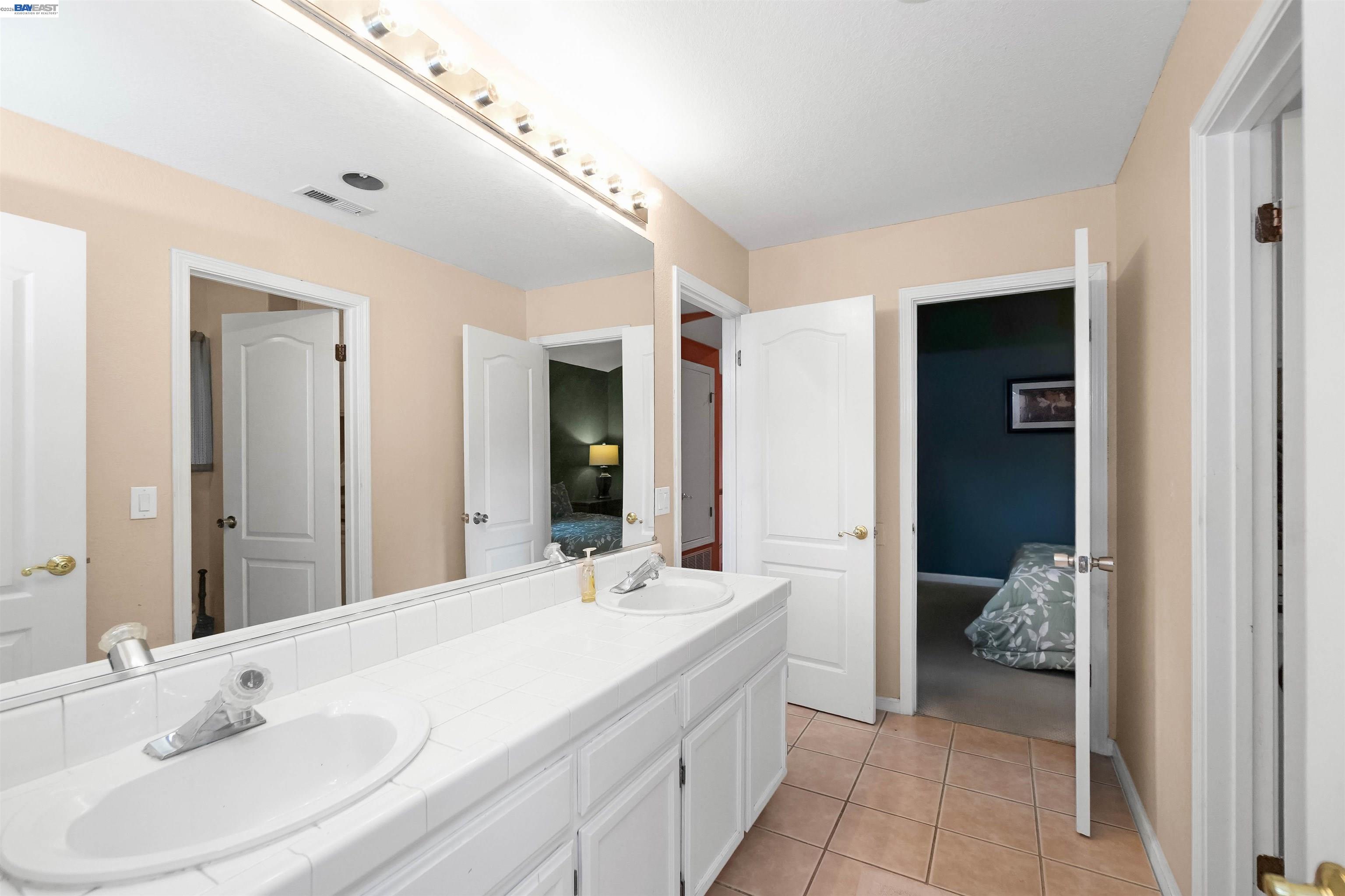 Detail Gallery Image 37 of 47 For 2065 Seville Dr, Tracy,  CA 95377 - 5 Beds | 3 Baths