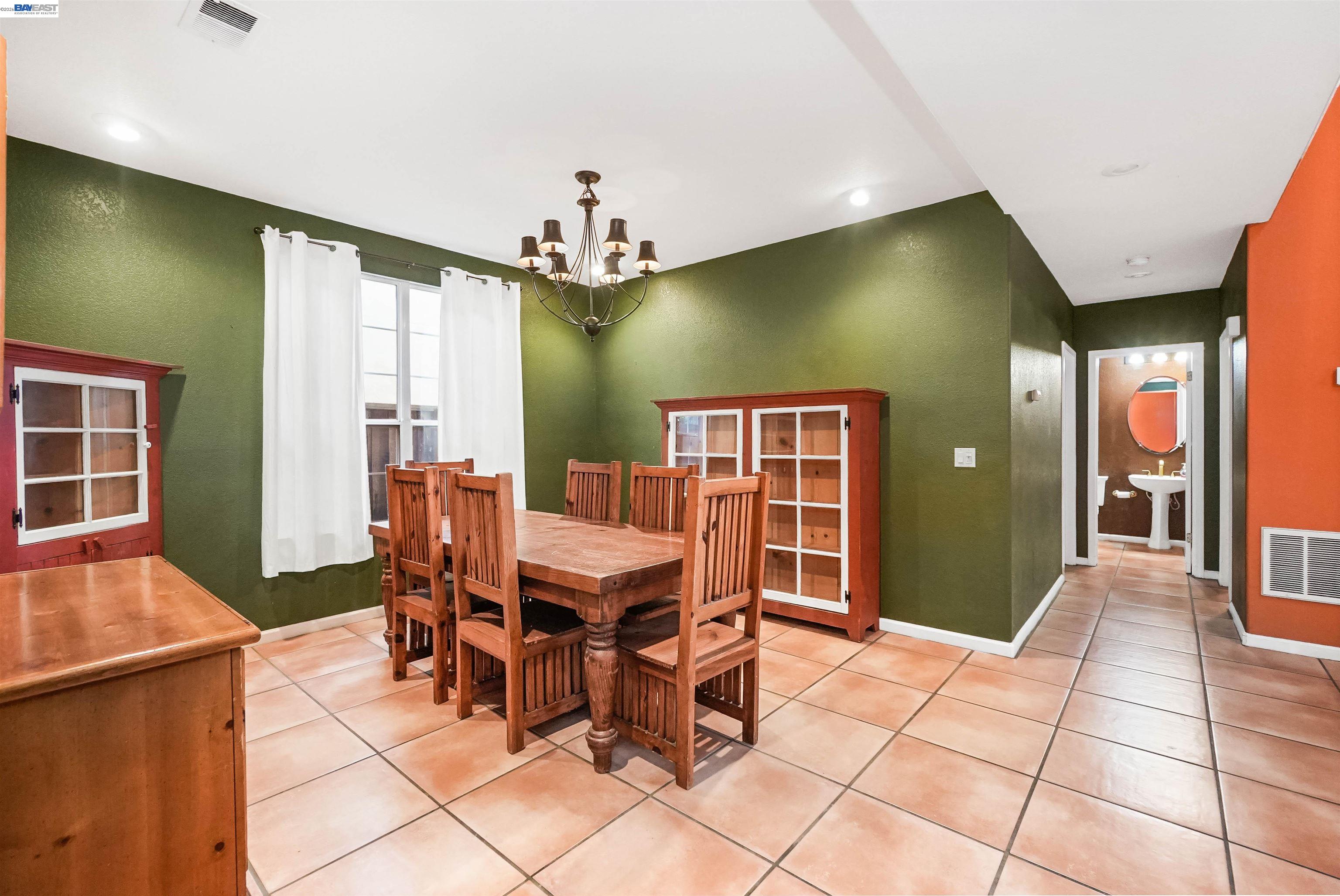 Detail Gallery Image 10 of 47 For 2065 Seville Dr, Tracy,  CA 95377 - 5 Beds | 3 Baths