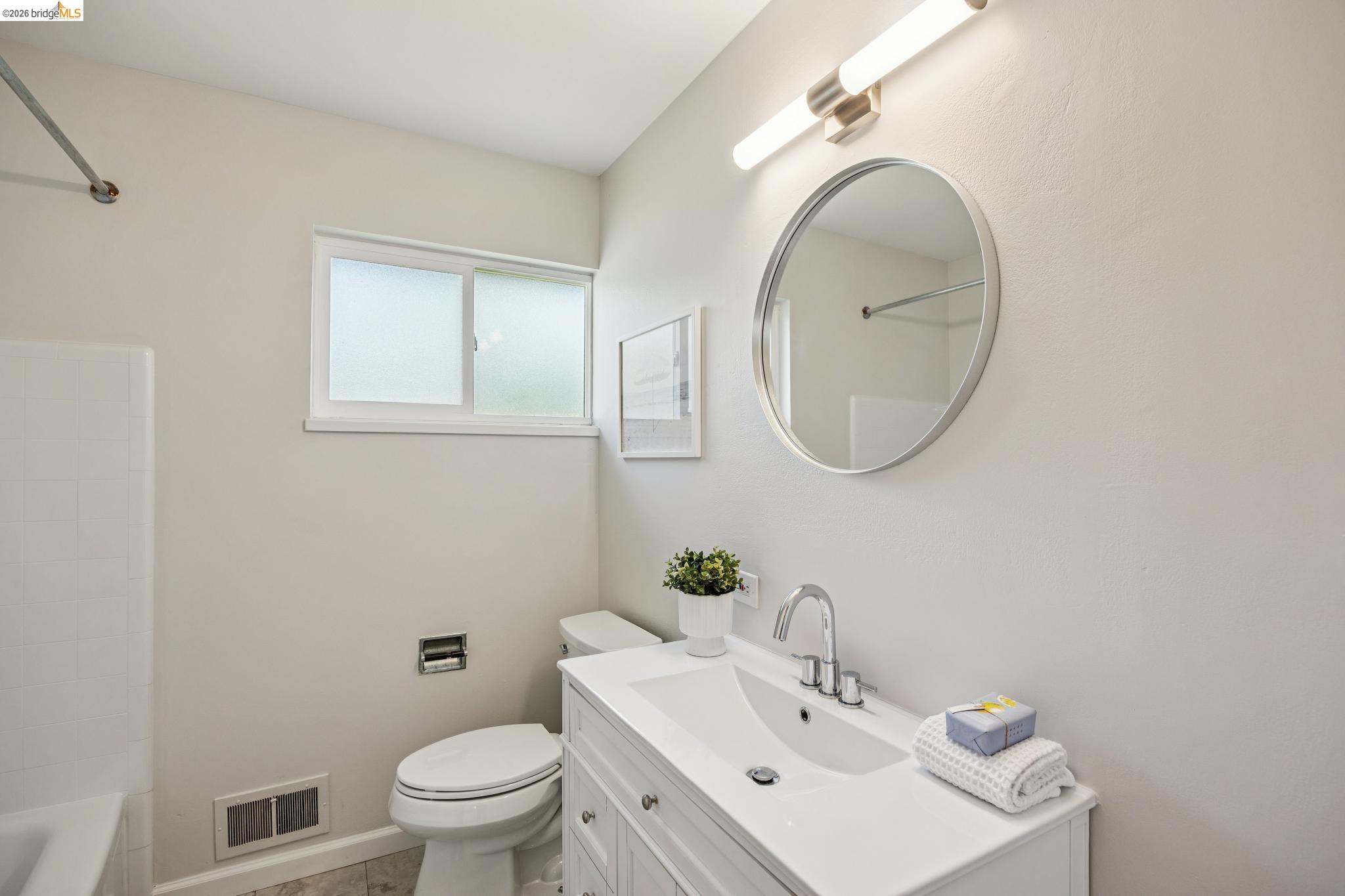 Detail Gallery Image 22 of 30 For 4 Camelford Ct, Moraga,  CA 94556 - 3 Beds | 2 Baths