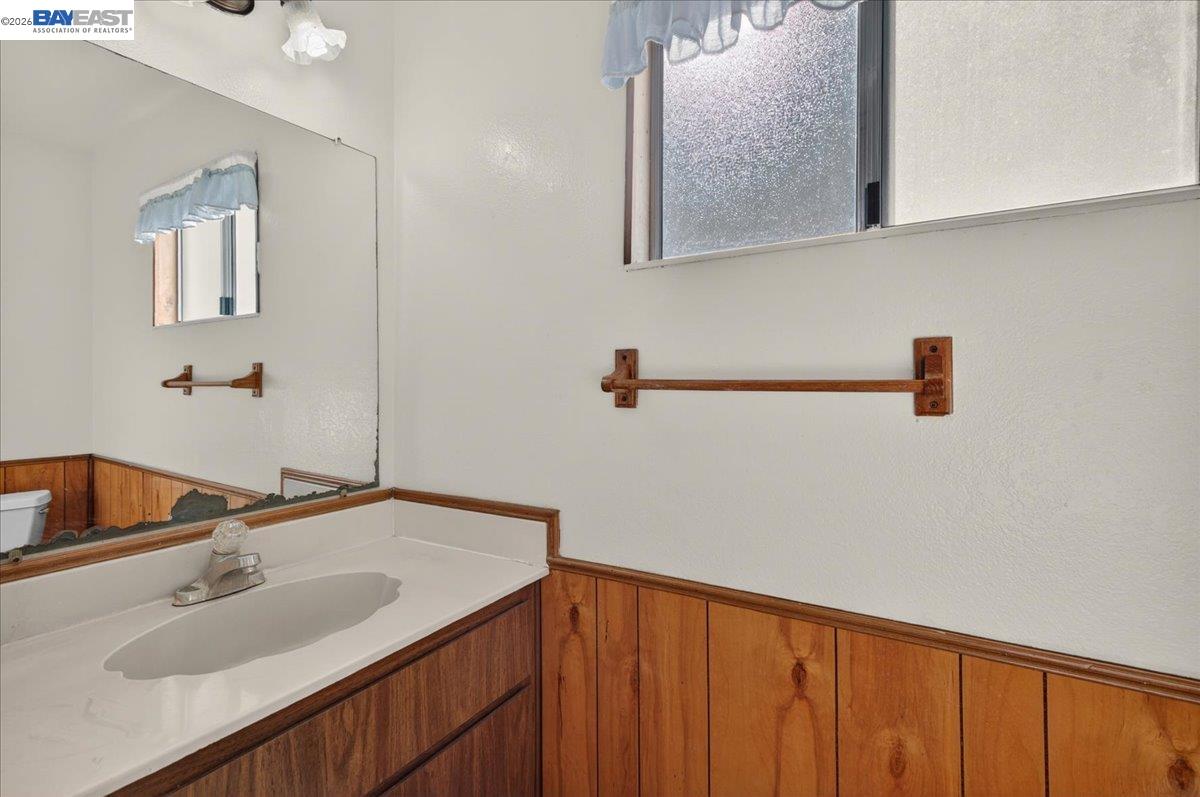 Detail Gallery Image 13 of 29 For 8373 Locust Pl, Dublin,  CA 94568 - 4 Beds | 2/1 Baths