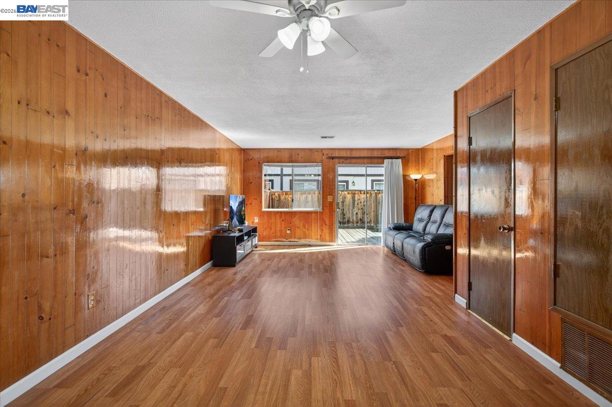 Detail Gallery Image 6 of 29 For 8373 Locust Pl, Dublin,  CA 94568 - 4 Beds | 2/1 Baths