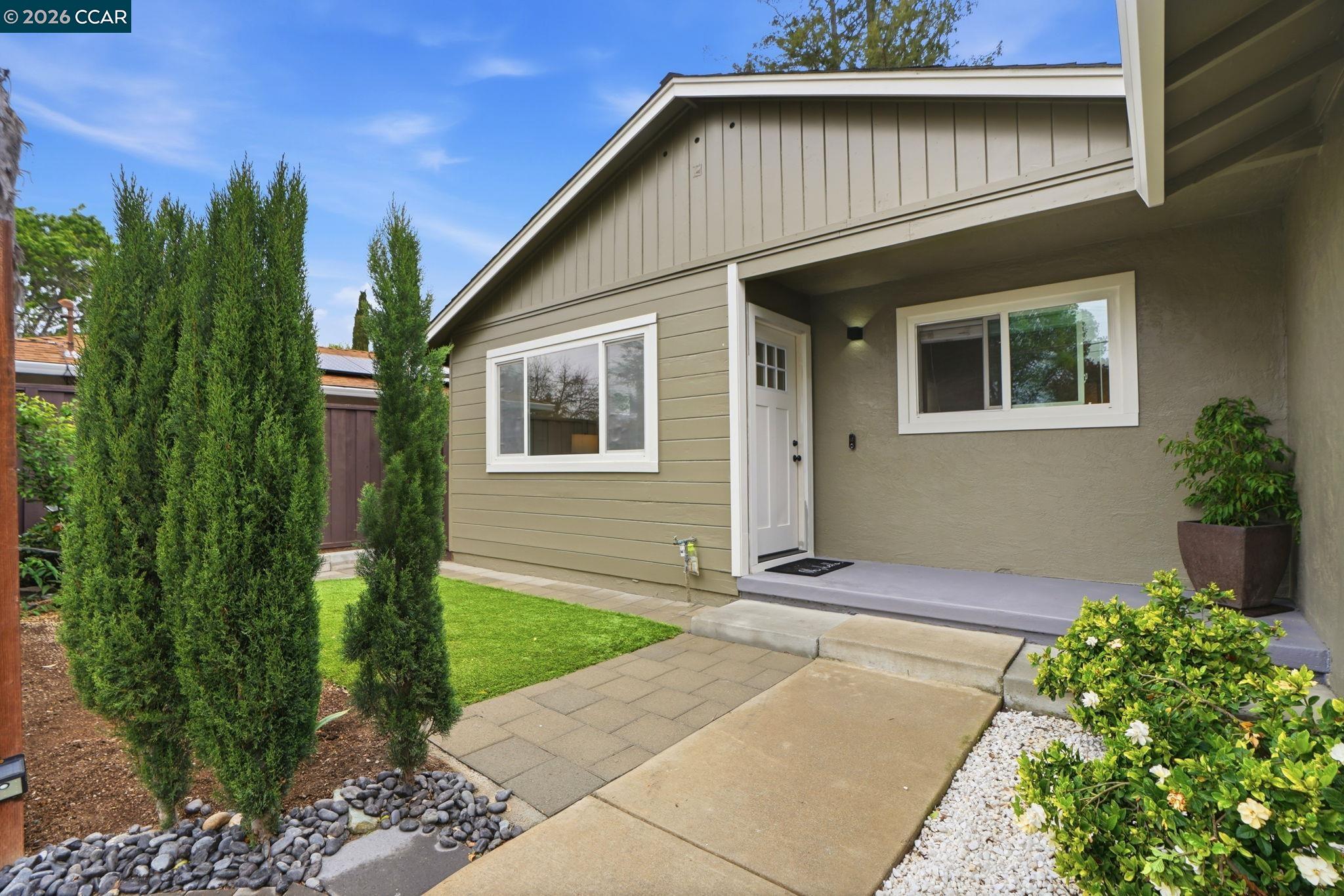 Detail Gallery Image 4 of 23 For 860 San Simeon Drive, Concord,  CA 94518 - 3 Beds | 2 Baths