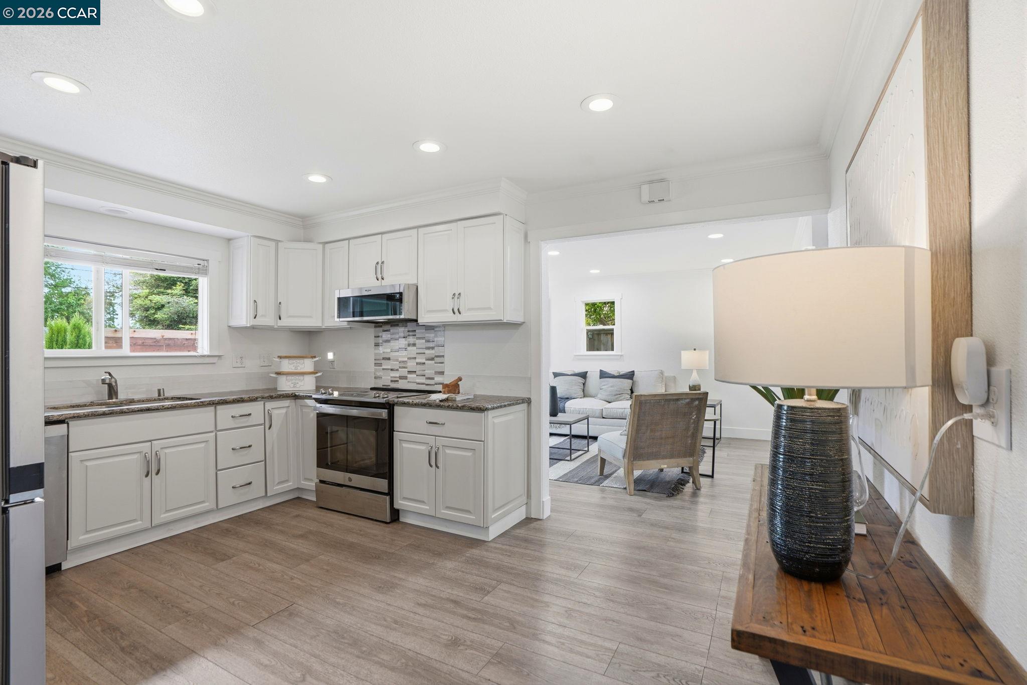 Detail Gallery Image 9 of 23 For 860 San Simeon Drive, Concord,  CA 94518 - 3 Beds | 2 Baths