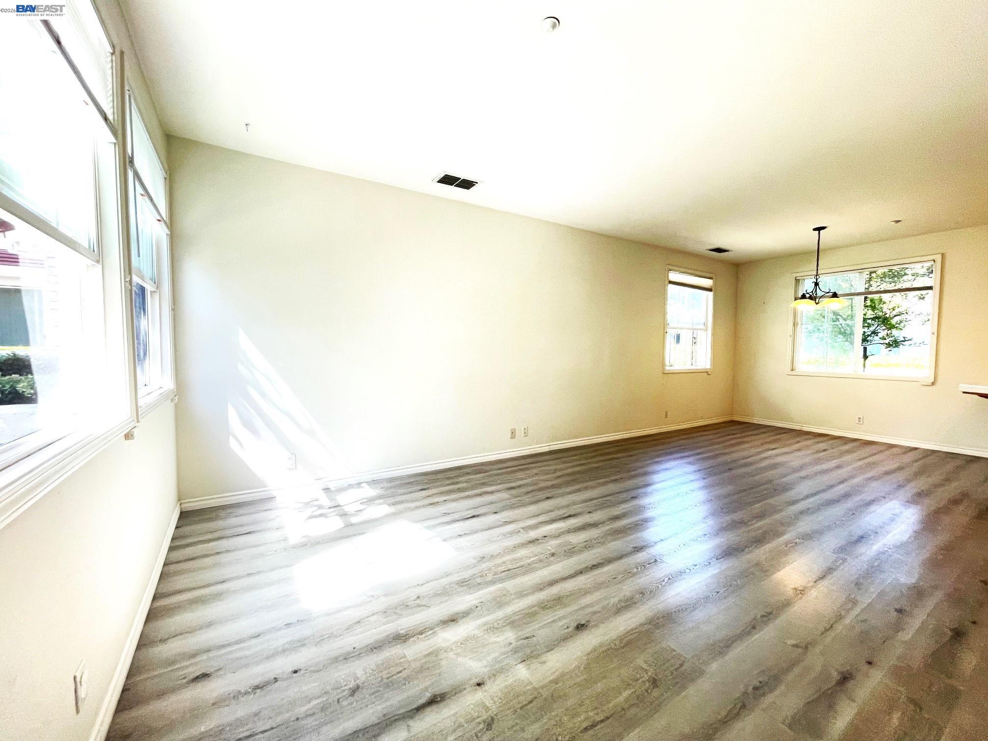 Detail Gallery Image 3 of 14 For 4613 Sandyford Ct, Dublin,  CA 94568-7839 - 2 Beds | 2/1 Baths