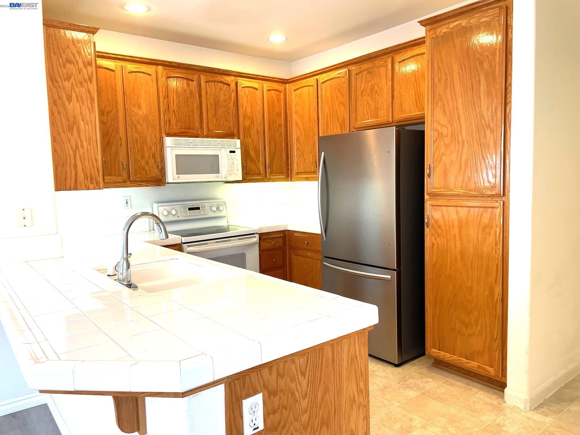 Detail Gallery Image 5 of 14 For 4613 Sandyford Ct, Dublin,  CA 94568-7839 - 2 Beds | 2/1 Baths