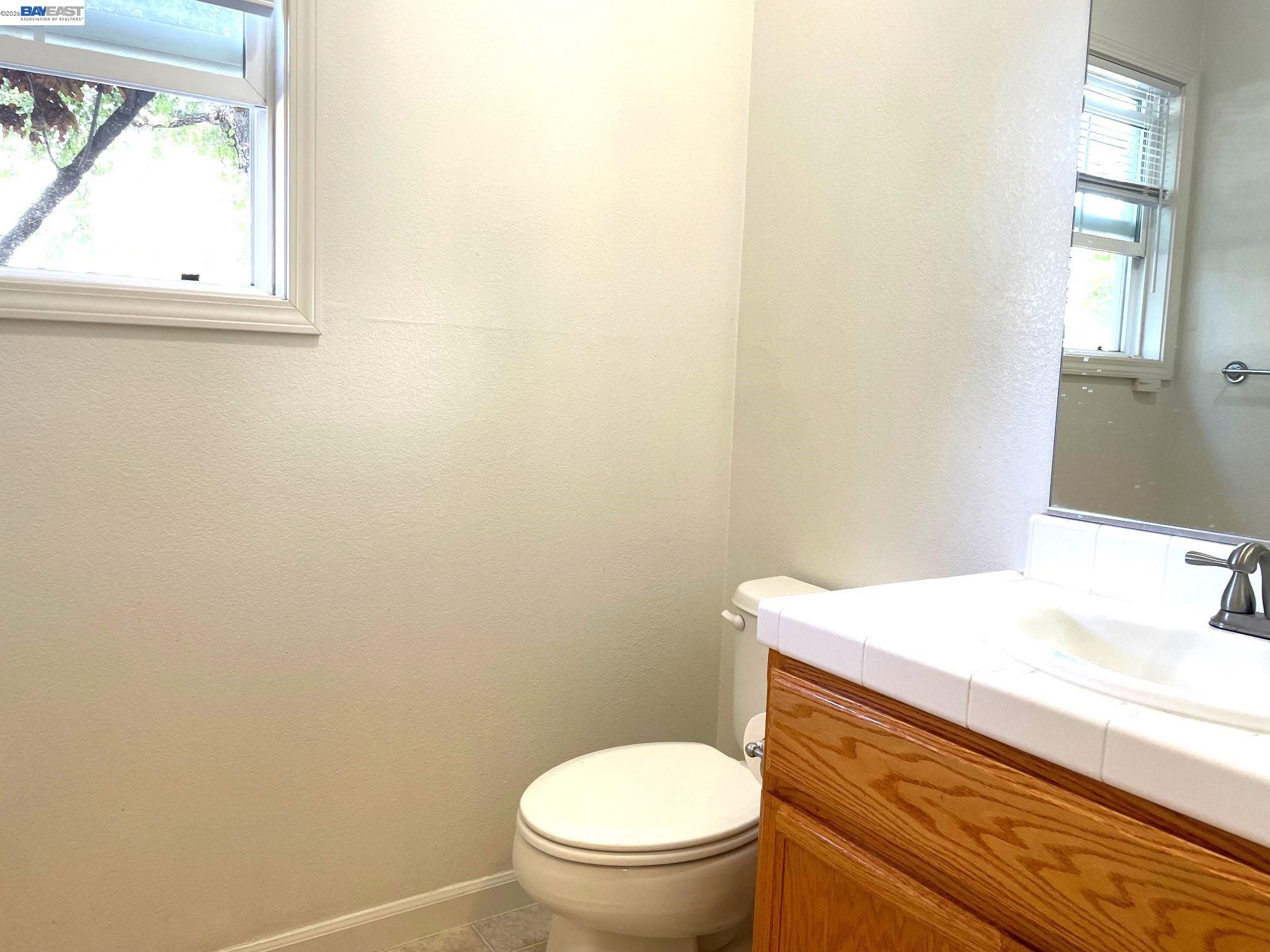 Detail Gallery Image 6 of 14 For 4613 Sandyford Ct, Dublin,  CA 94568-7839 - 2 Beds | 2/1 Baths