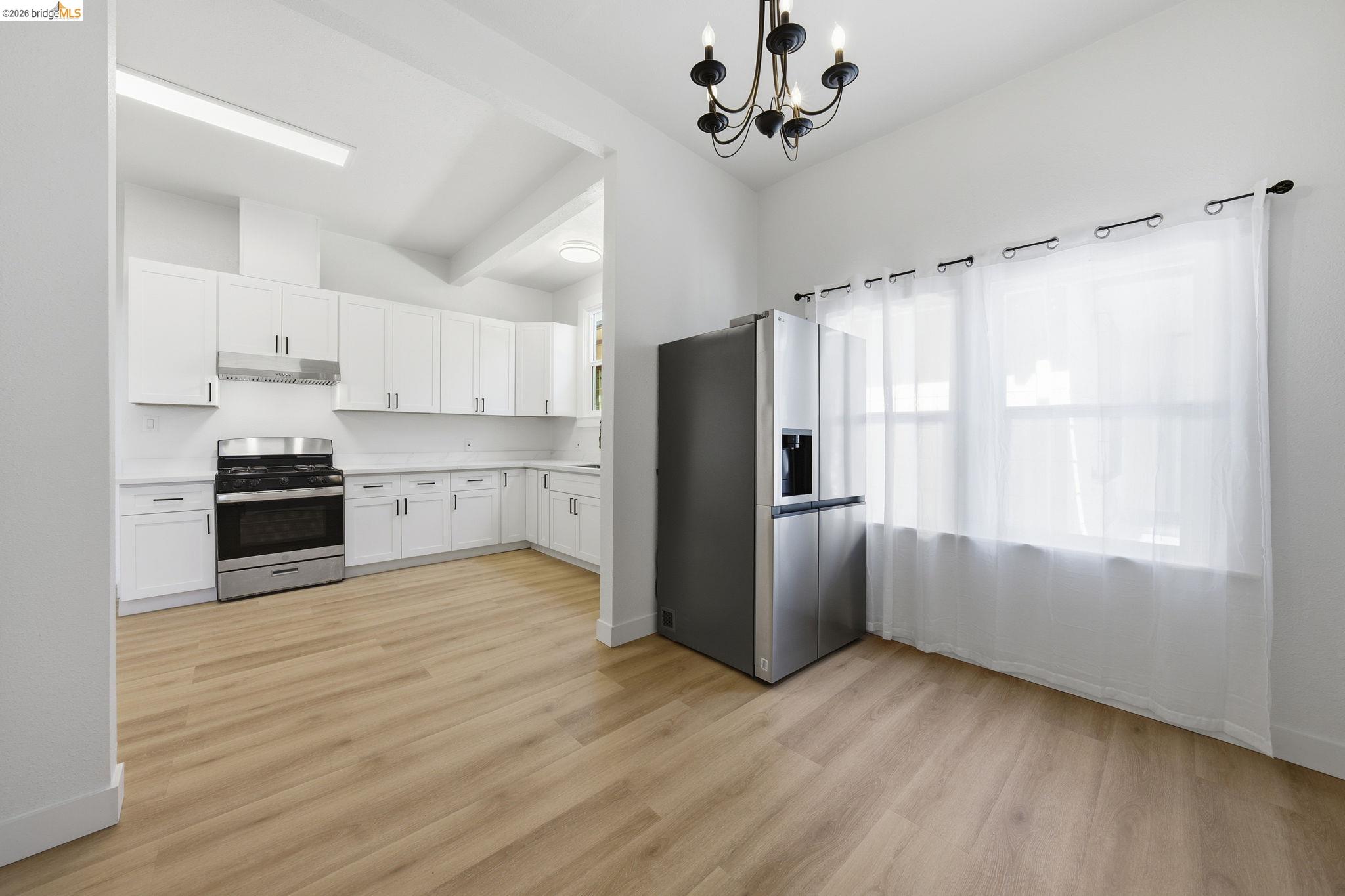 Detail Gallery Image 14 of 58 For 3316 Market St, Oakland,  CA 94608 - 3 Beds | 3 Baths