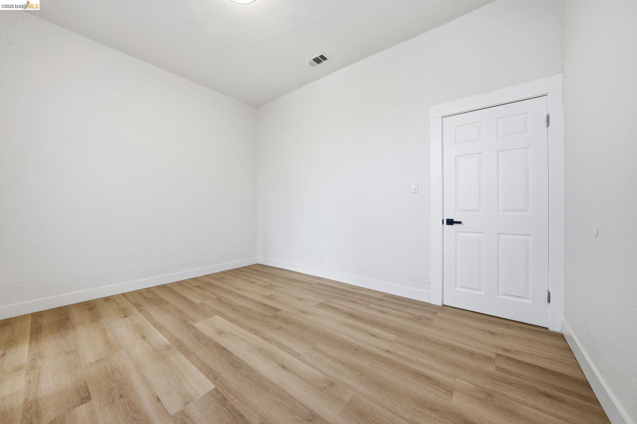 Detail Gallery Image 19 of 58 For 3316 Market St, Oakland,  CA 94608 - 3 Beds | 3 Baths