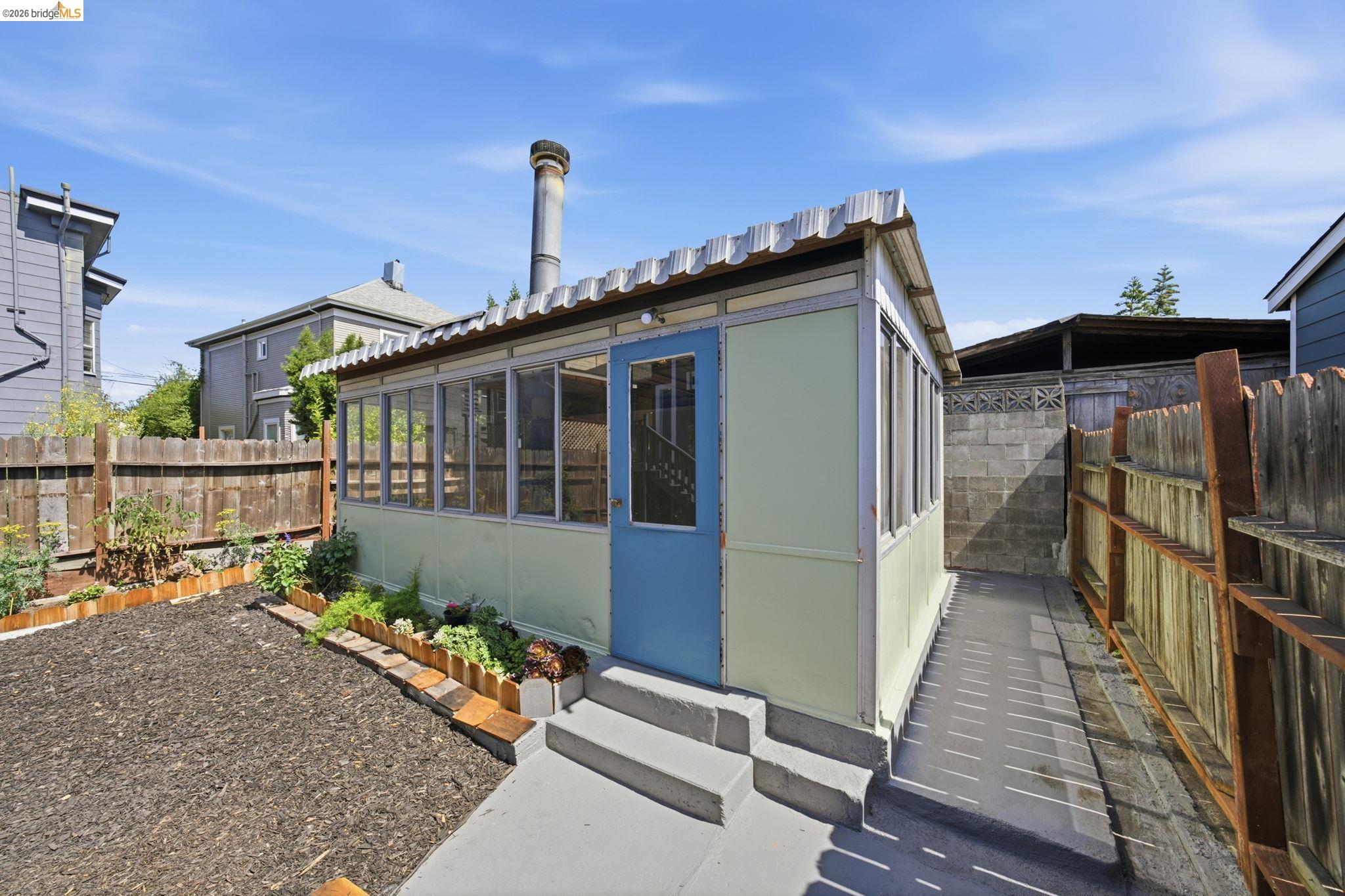 Detail Gallery Image 50 of 58 For 3316 Market St, Oakland,  CA 94608 - 3 Beds | 3 Baths