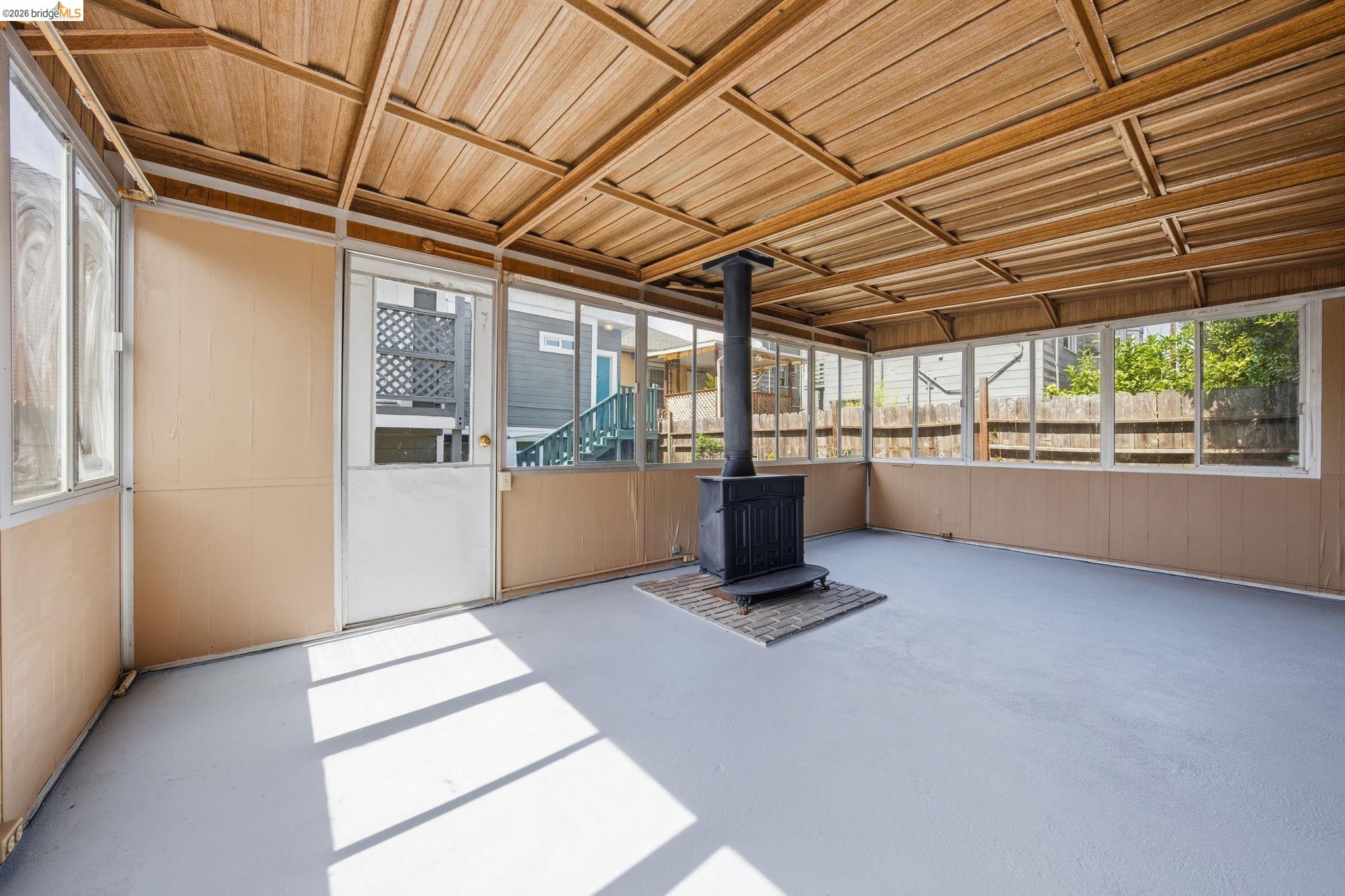 Detail Gallery Image 52 of 58 For 3316 Market St, Oakland,  CA 94608 - 3 Beds | 3 Baths