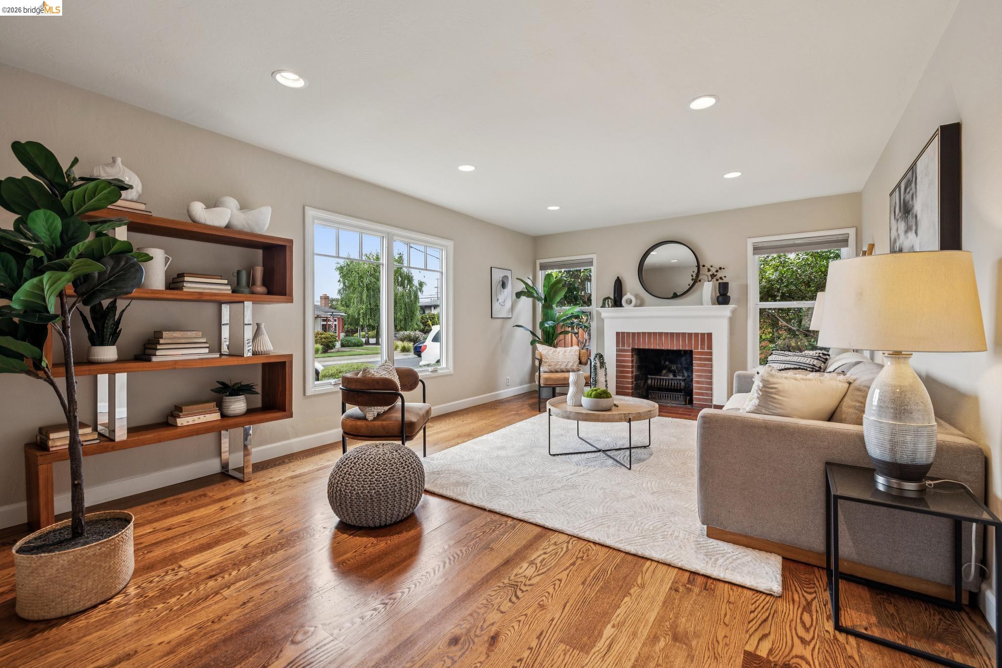 Detail Gallery Image 2 of 31 For 1920 Bradhoff Ave, San Leandro,  CA 94577 - 2 Beds | 1 Baths