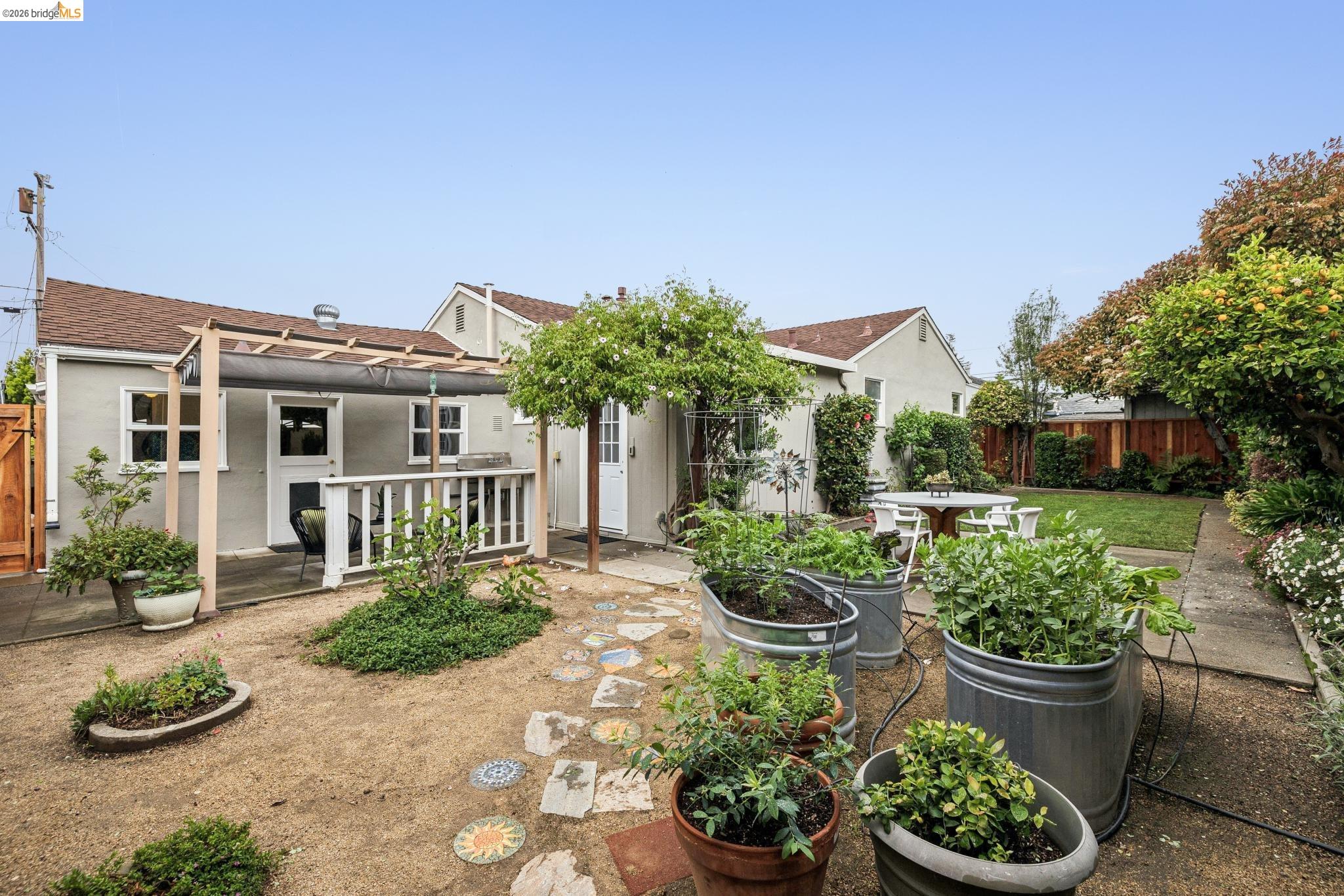 Detail Gallery Image 21 of 31 For 1920 Bradhoff Ave, San Leandro,  CA 94577 - 2 Beds | 1 Baths