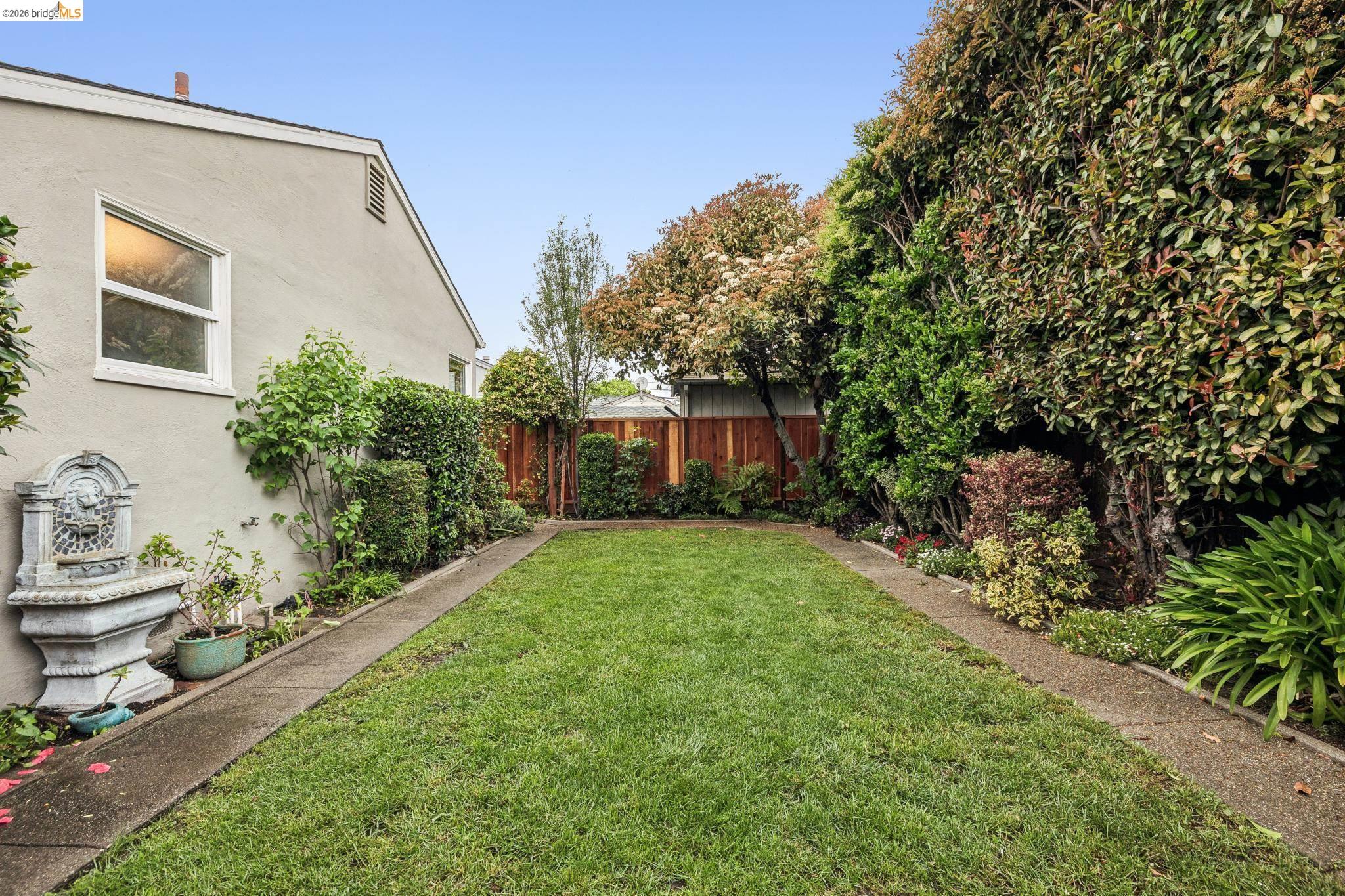 Detail Gallery Image 26 of 31 For 1920 Bradhoff Ave, San Leandro,  CA 94577 - 2 Beds | 1 Baths