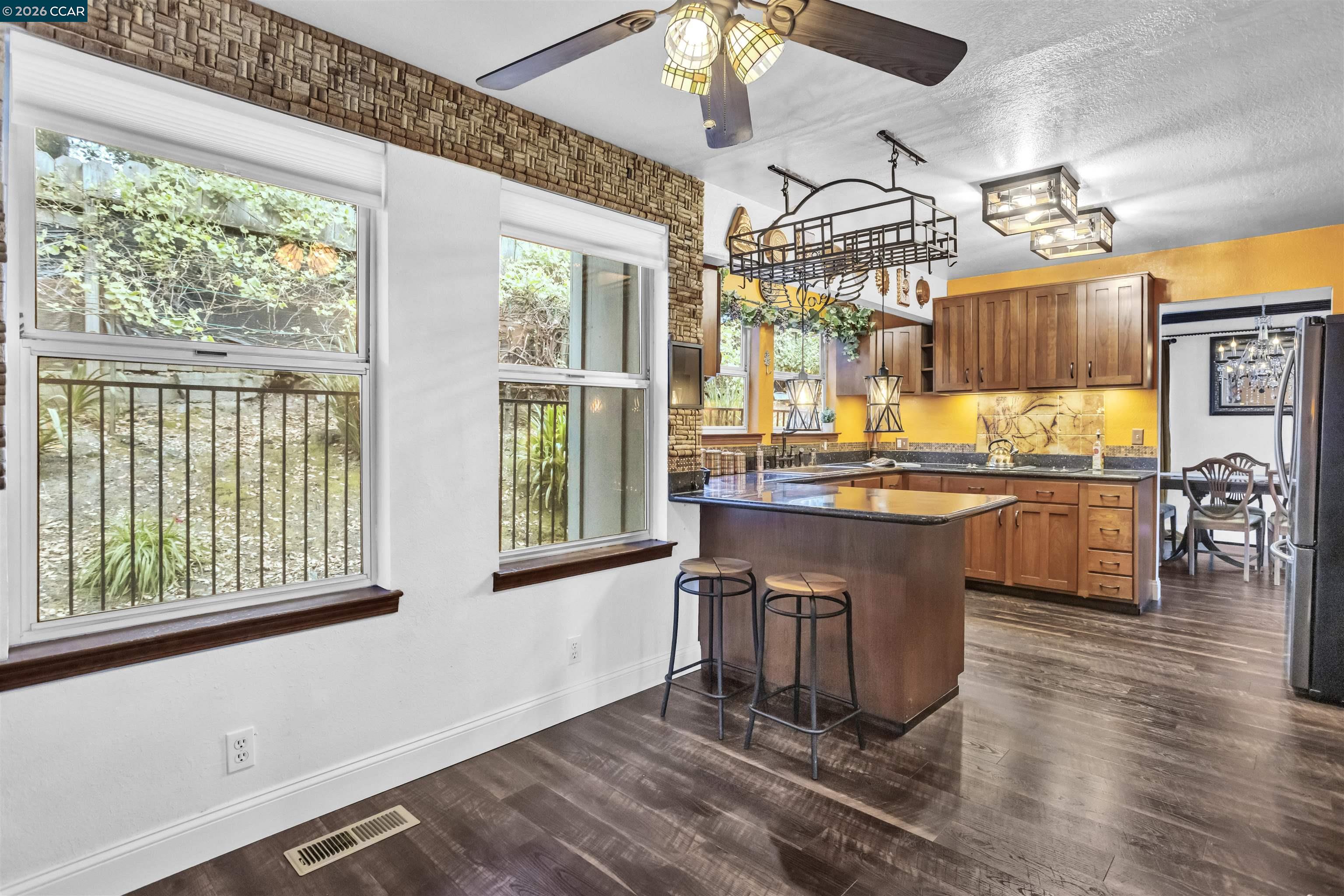 Detail Gallery Image 15 of 41 For 5260 a Sunset Dr, El Sobrante,  CA 94803 - 3 Beds | 2/1 Baths