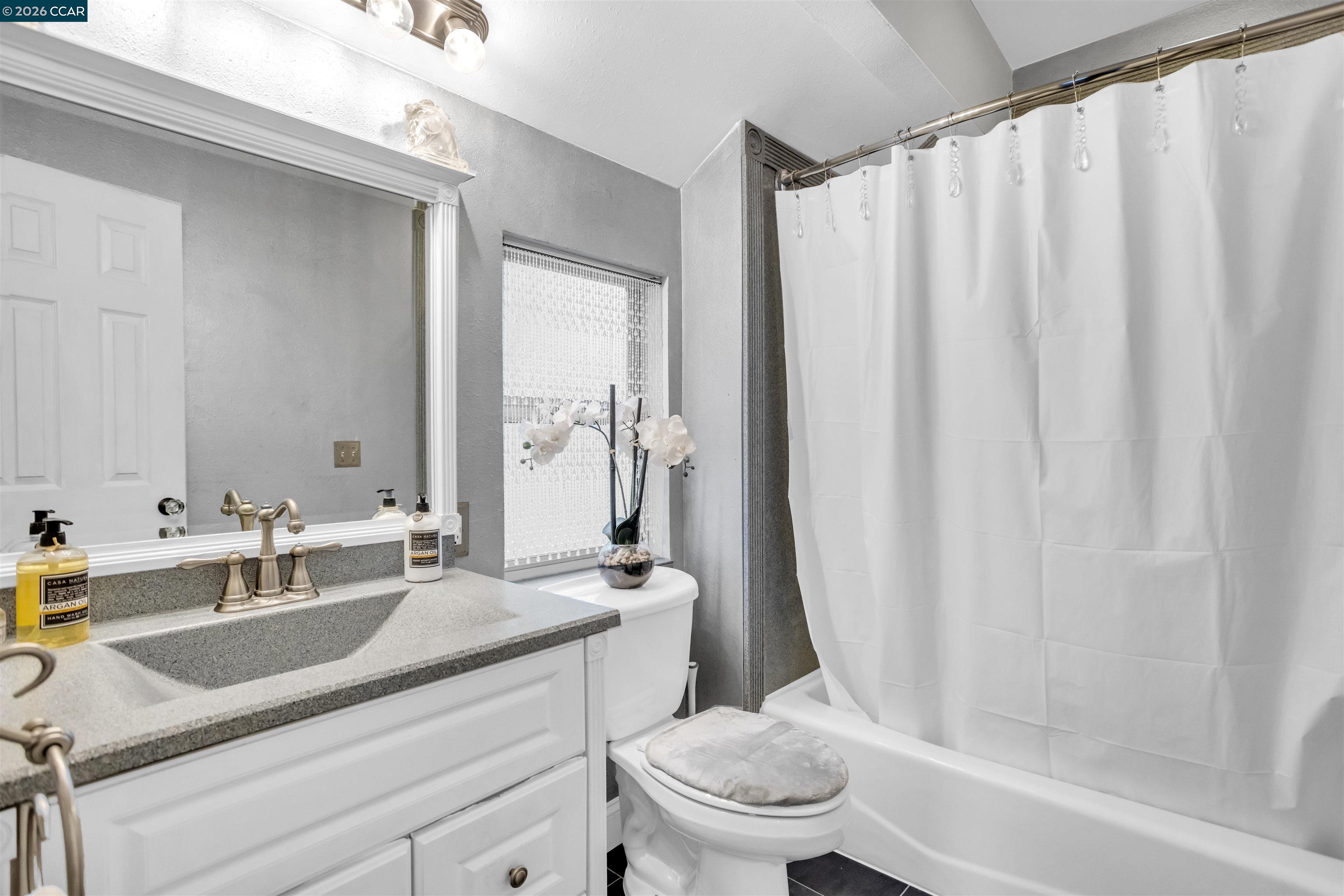 Detail Gallery Image 22 of 41 For 5260 a Sunset Dr, El Sobrante,  CA 94803 - 3 Beds | 2/1 Baths