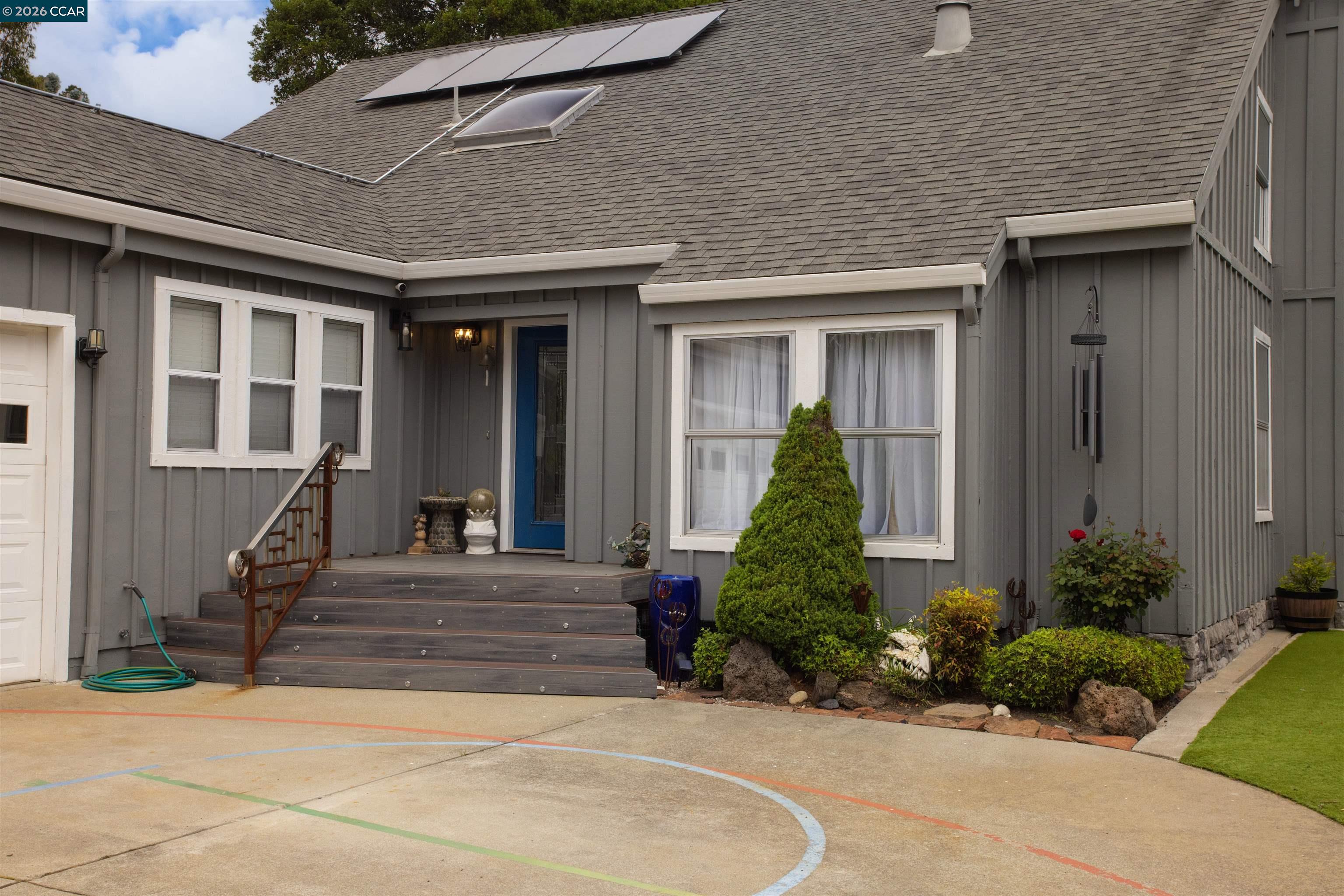 Detail Gallery Image 4 of 41 For 5260 a Sunset Dr, El Sobrante,  CA 94803 - 3 Beds | 2/1 Baths