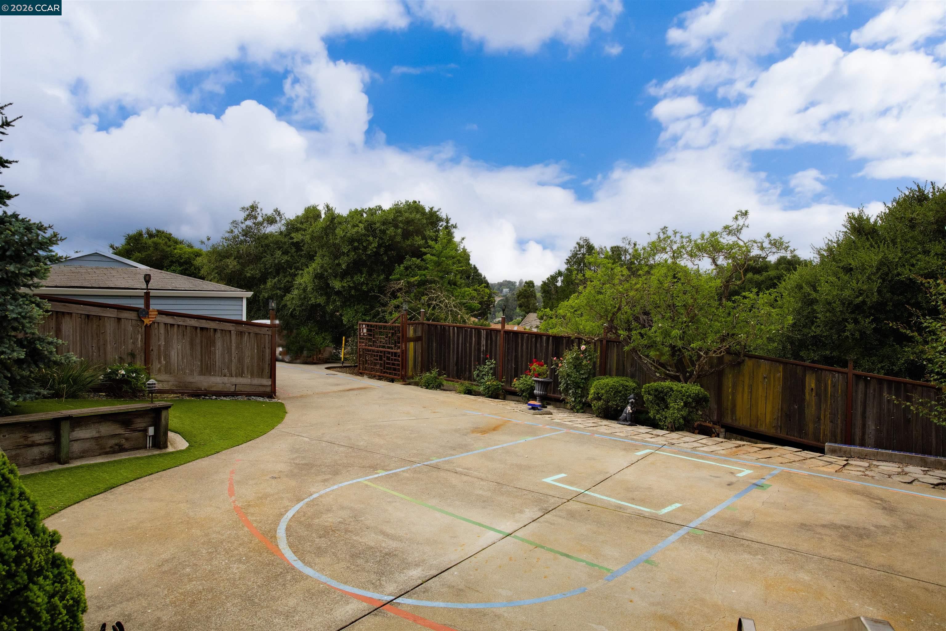 Detail Gallery Image 36 of 41 For 5260 a Sunset Dr, El Sobrante,  CA 94803 - 3 Beds | 2/1 Baths