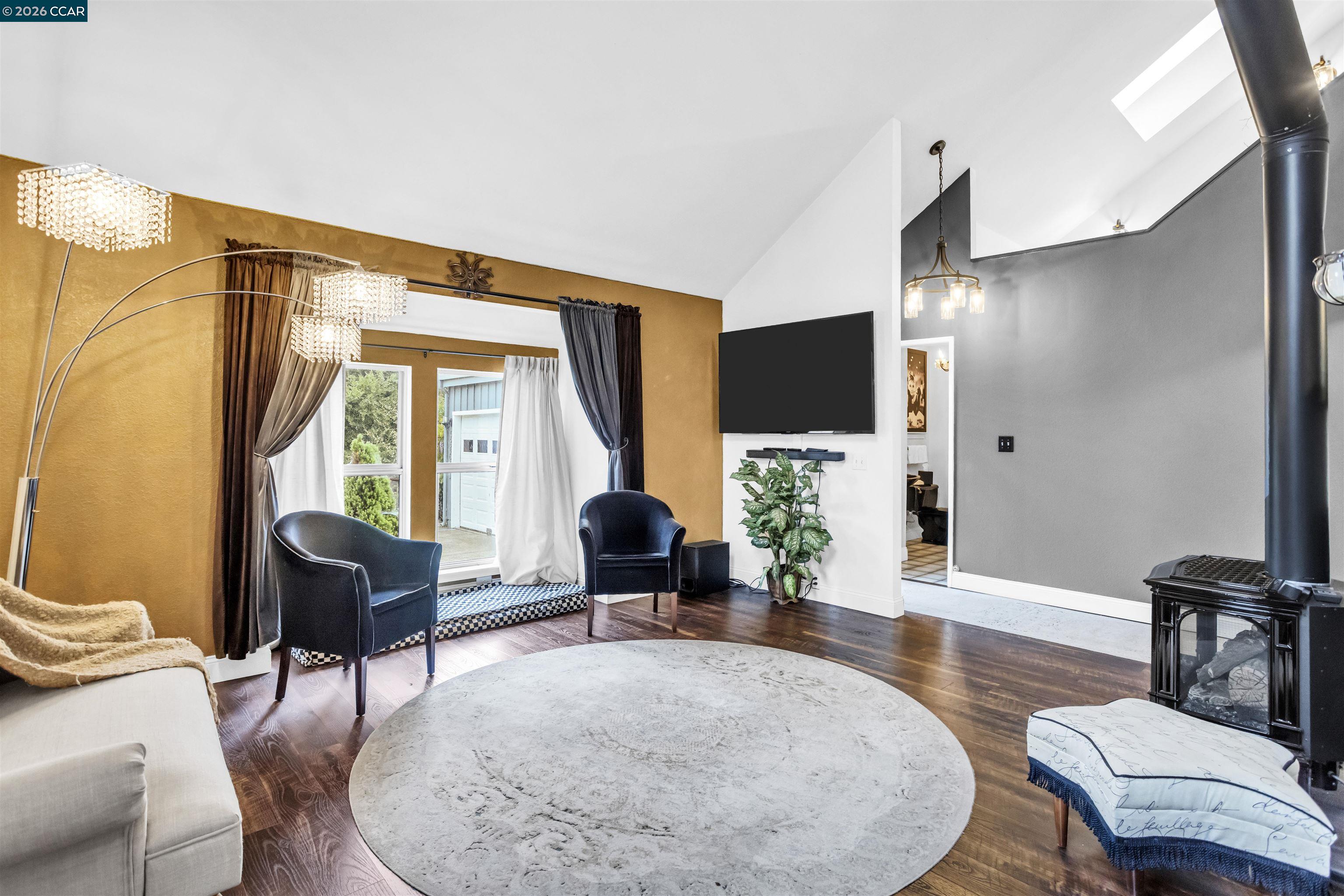 Detail Gallery Image 6 of 41 For 5260 a Sunset Dr, El Sobrante,  CA 94803 - 3 Beds | 2/1 Baths