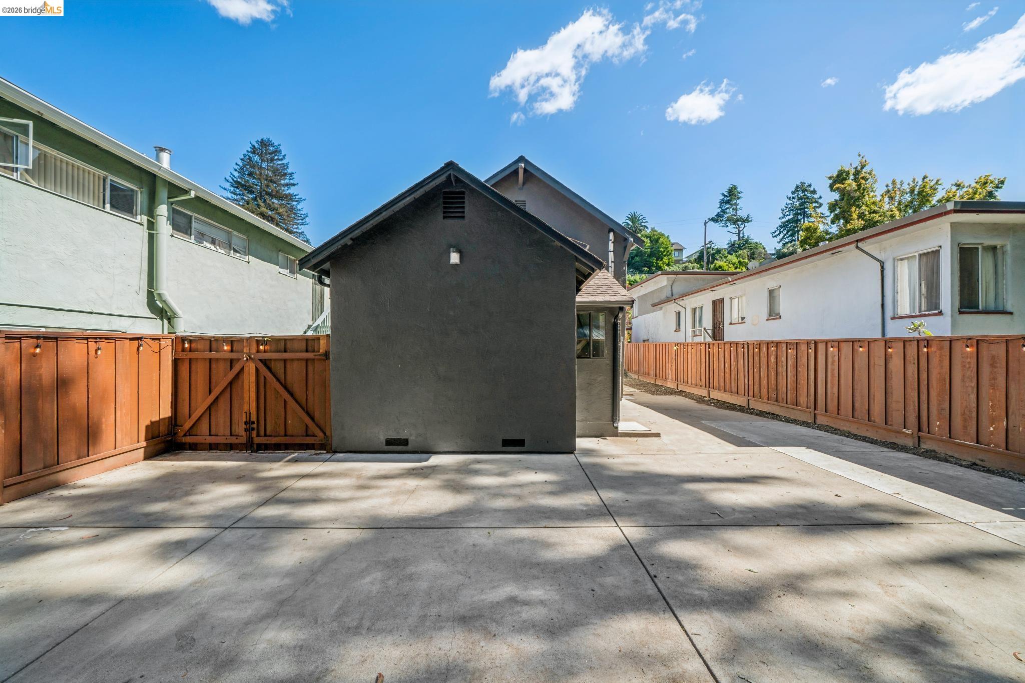 Detail Gallery Image 45 of 57 For 3223 Courtland Ave, Oakland,  CA 94619 - 4 Beds | 2 Baths