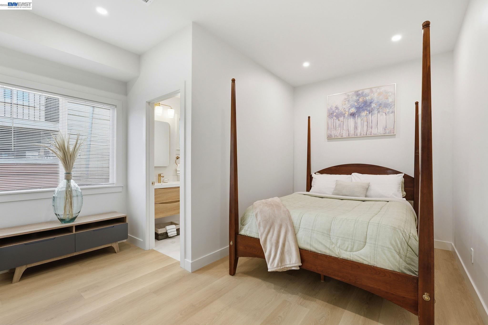 Detail Gallery Image 14 of 37 For 5605 E 16th St, Oakland,  CA 94621 - 3 Beds | 2 Baths