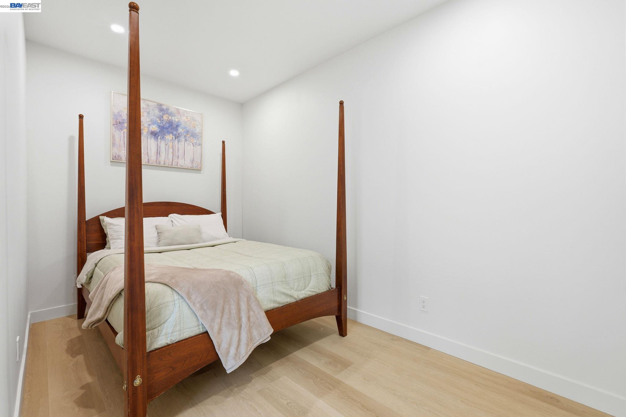 Detail Gallery Image 15 of 37 For 5605 E 16th St, Oakland,  CA 94621 - 3 Beds | 2 Baths