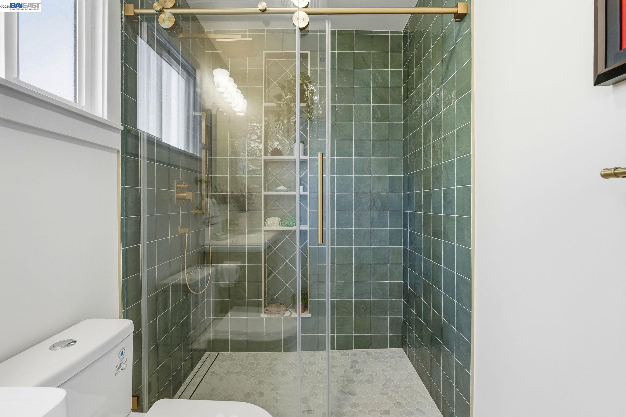 Detail Gallery Image 18 of 37 For 5605 E 16th St, Oakland,  CA 94621 - 3 Beds | 2 Baths