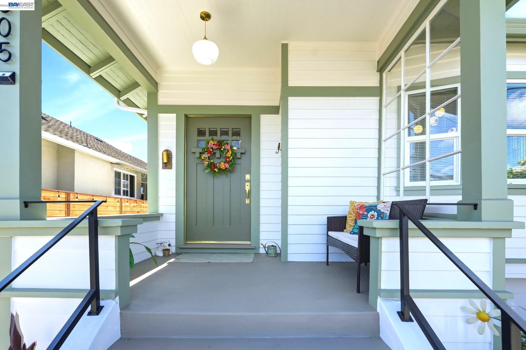 Detail Gallery Image 3 of 37 For 5605 E 16th St, Oakland,  CA 94621 - 3 Beds | 2 Baths