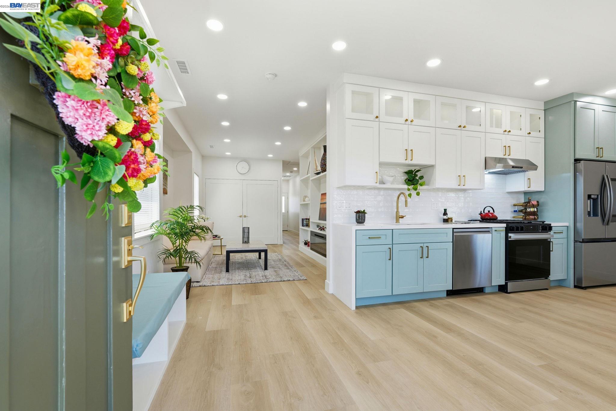 Detail Gallery Image 4 of 37 For 5605 E 16th St, Oakland,  CA 94621 - 3 Beds | 2 Baths