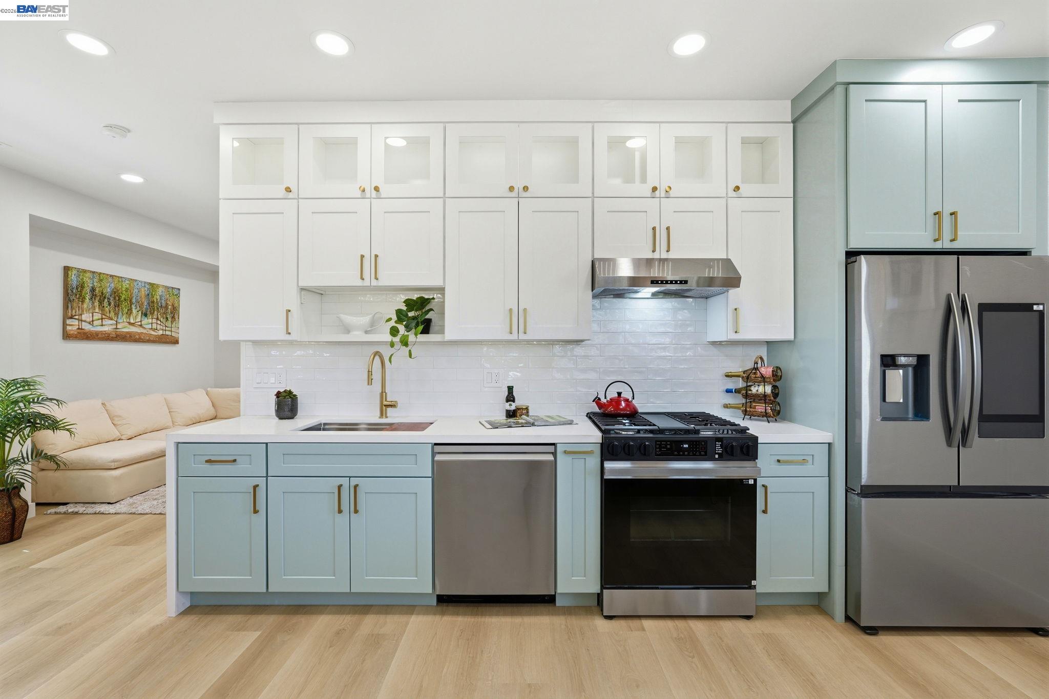 Detail Gallery Image 5 of 37 For 5605 E 16th St, Oakland,  CA 94621 - 3 Beds | 2 Baths