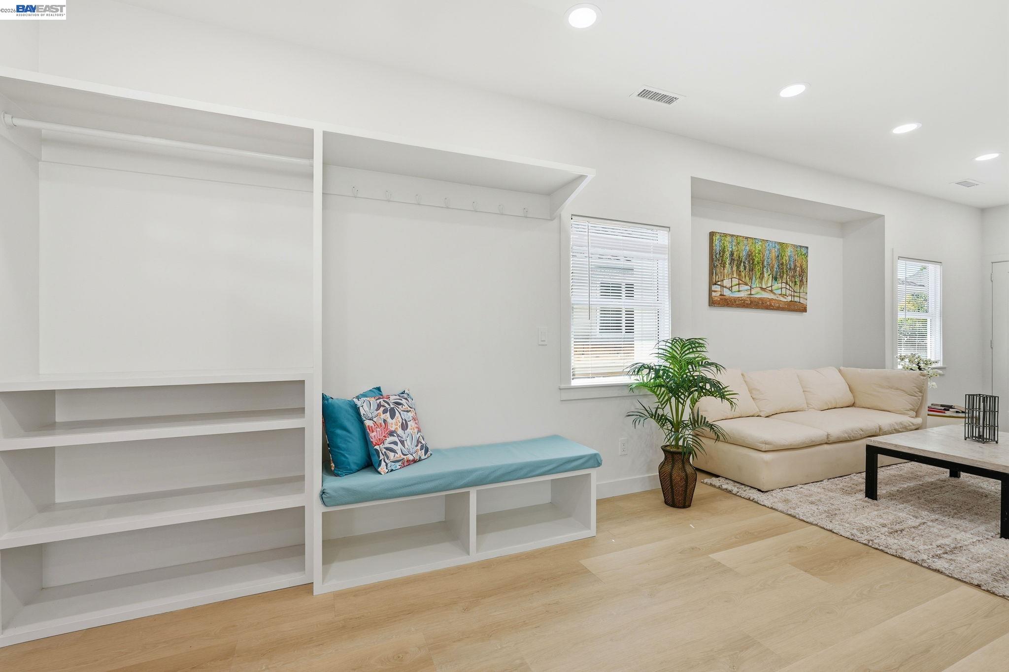 Detail Gallery Image 9 of 37 For 5605 E 16th St, Oakland,  CA 94621 - 3 Beds | 2 Baths