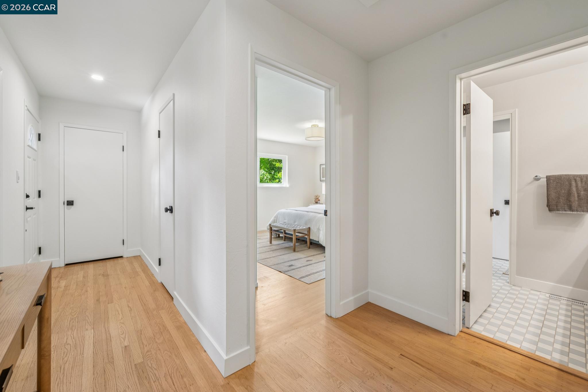 Detail Gallery Image 16 of 47 For 6728 Aitken Dr, Oakland,  CA 94611 - 2 Beds | 1 Baths