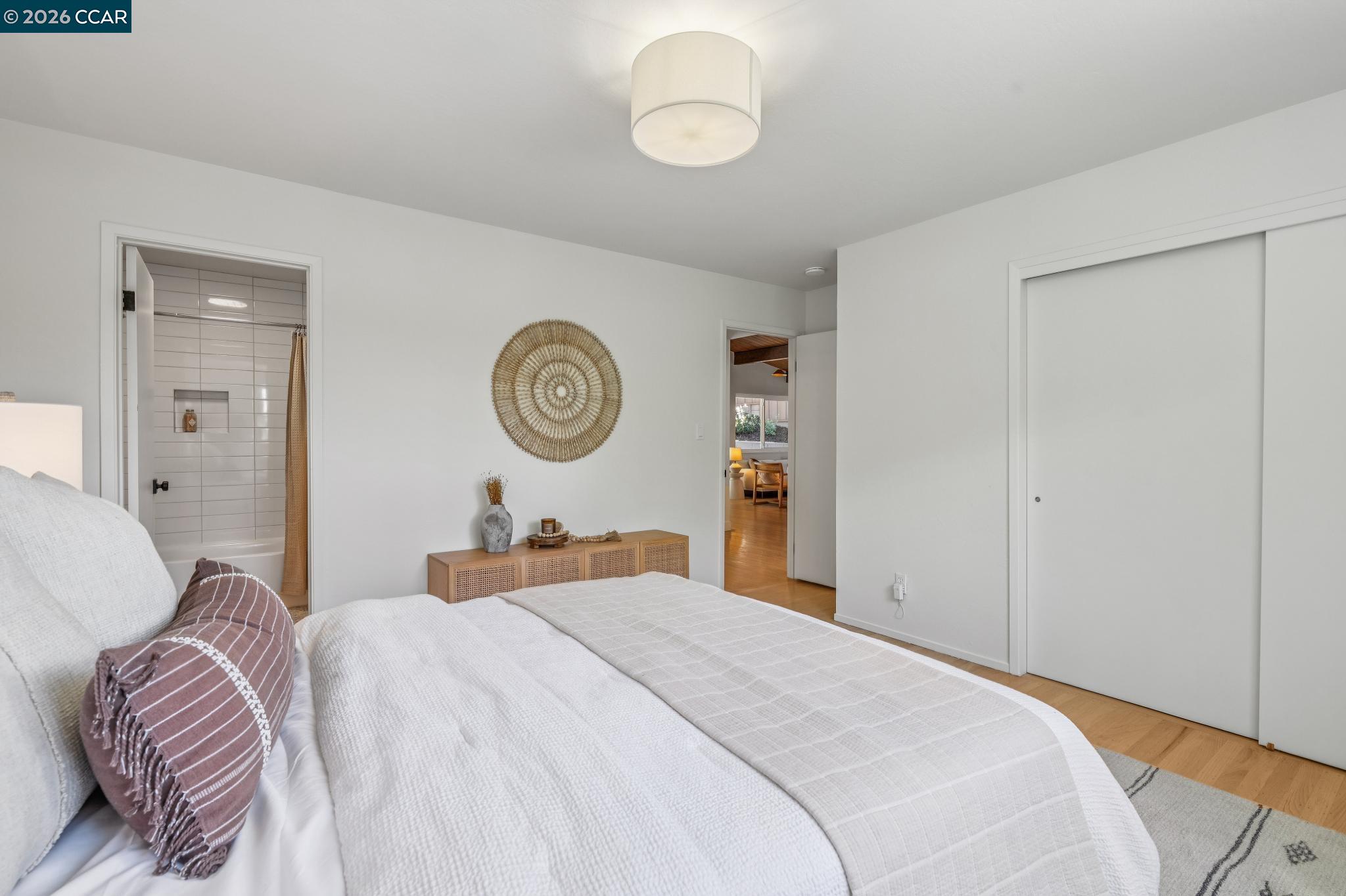 Detail Gallery Image 20 of 47 For 6728 Aitken Dr, Oakland,  CA 94611 - 2 Beds | 1 Baths