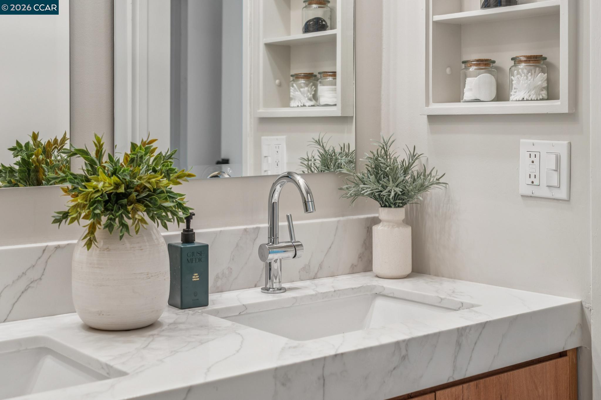 Detail Gallery Image 22 of 47 For 6728 Aitken Dr, Oakland,  CA 94611 - 2 Beds | 1 Baths