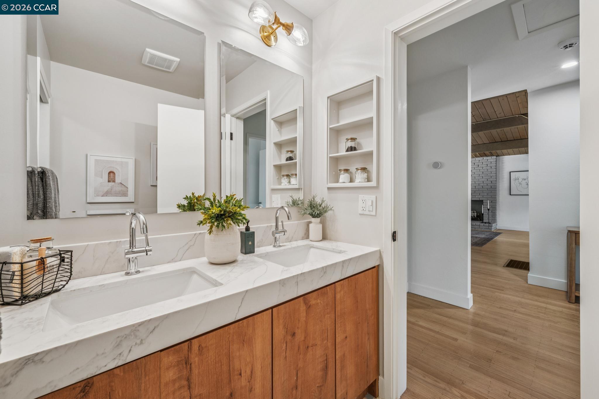 Detail Gallery Image 23 of 47 For 6728 Aitken Dr, Oakland,  CA 94611 - 2 Beds | 1 Baths