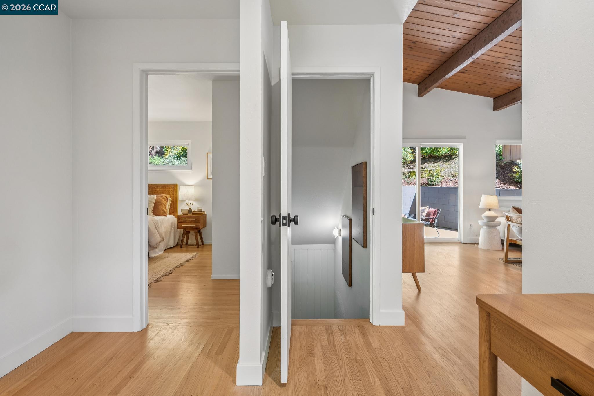 Detail Gallery Image 28 of 47 For 6728 Aitken Dr, Oakland,  CA 94611 - 2 Beds | 1 Baths