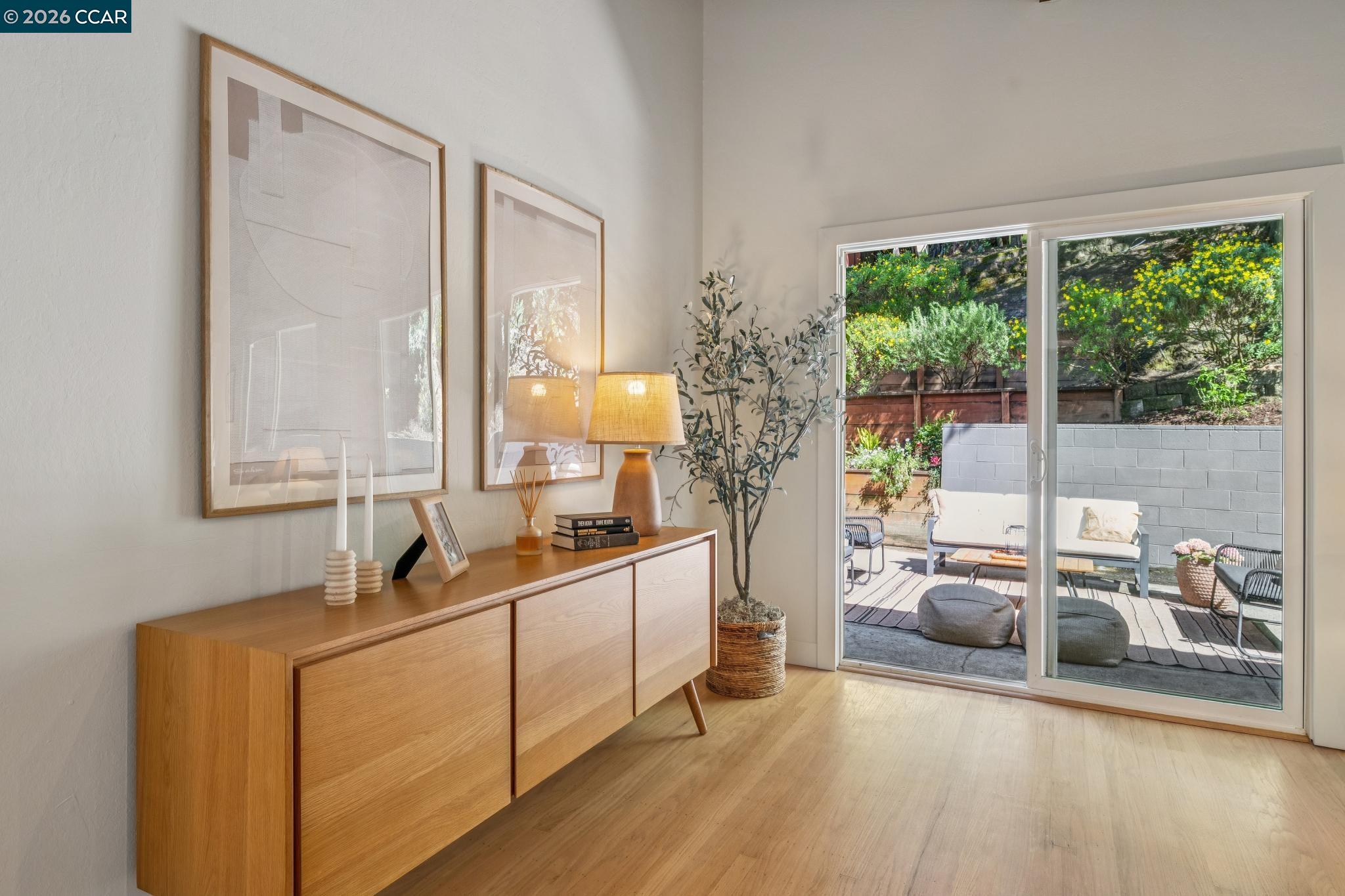 Detail Gallery Image 36 of 47 For 6728 Aitken Dr, Oakland,  CA 94611 - 2 Beds | 1 Baths