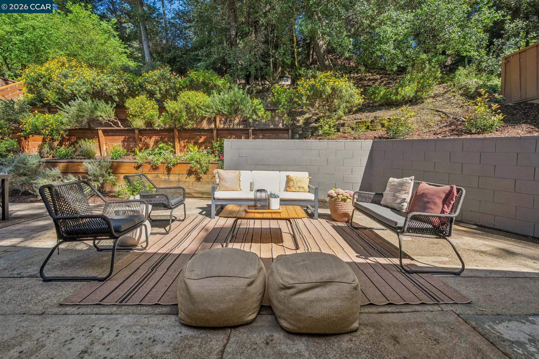 Detail Gallery Image 38 of 47 For 6728 Aitken Dr, Oakland,  CA 94611 - 2 Beds | 1 Baths