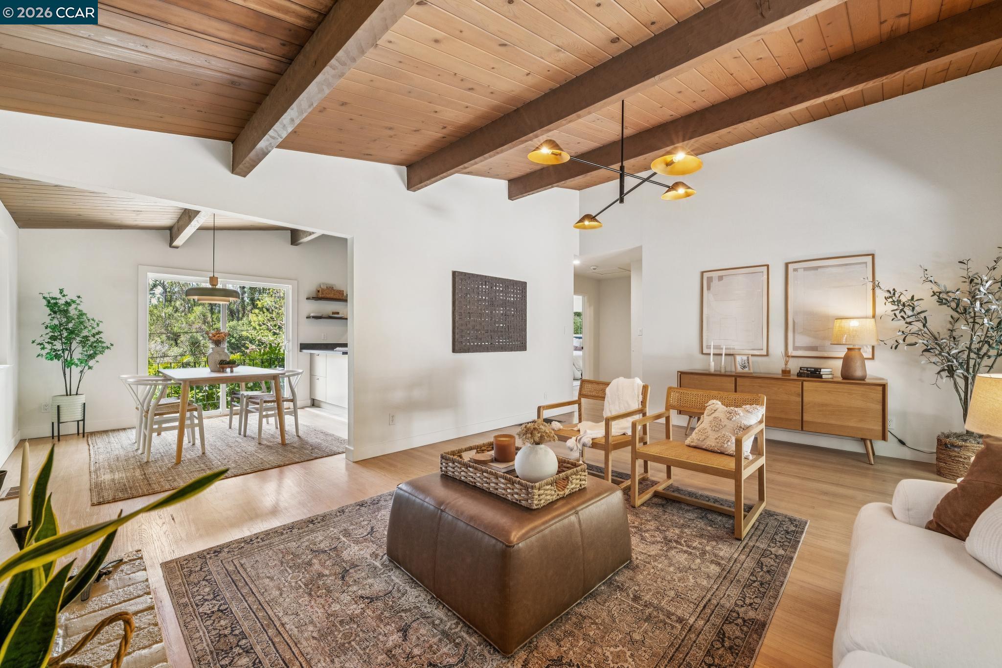 Detail Gallery Image 9 of 47 For 6728 Aitken Dr, Oakland,  CA 94611 - 2 Beds | 1 Baths