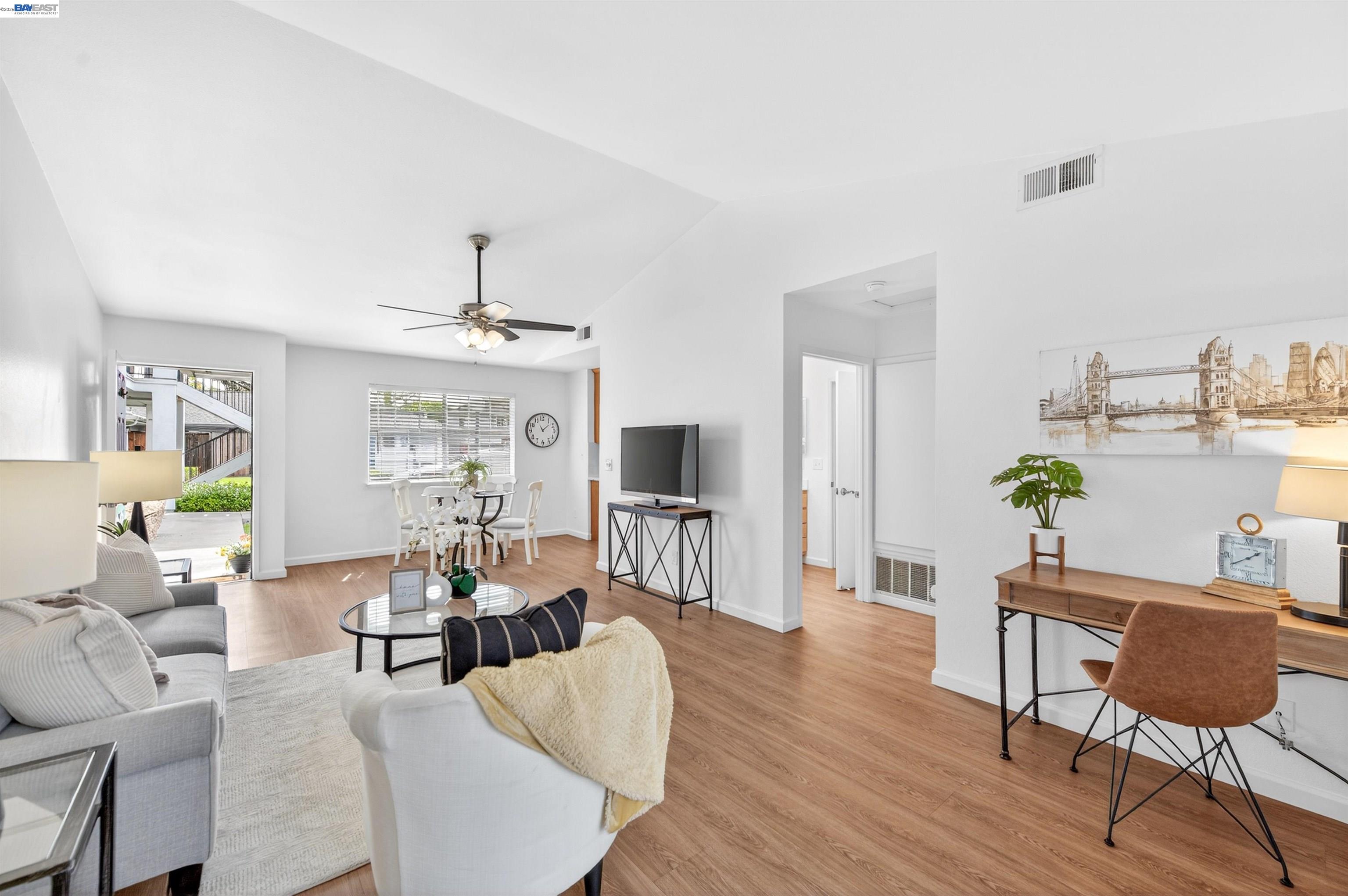 Photo #3: 41129592 Listing: Photo #3