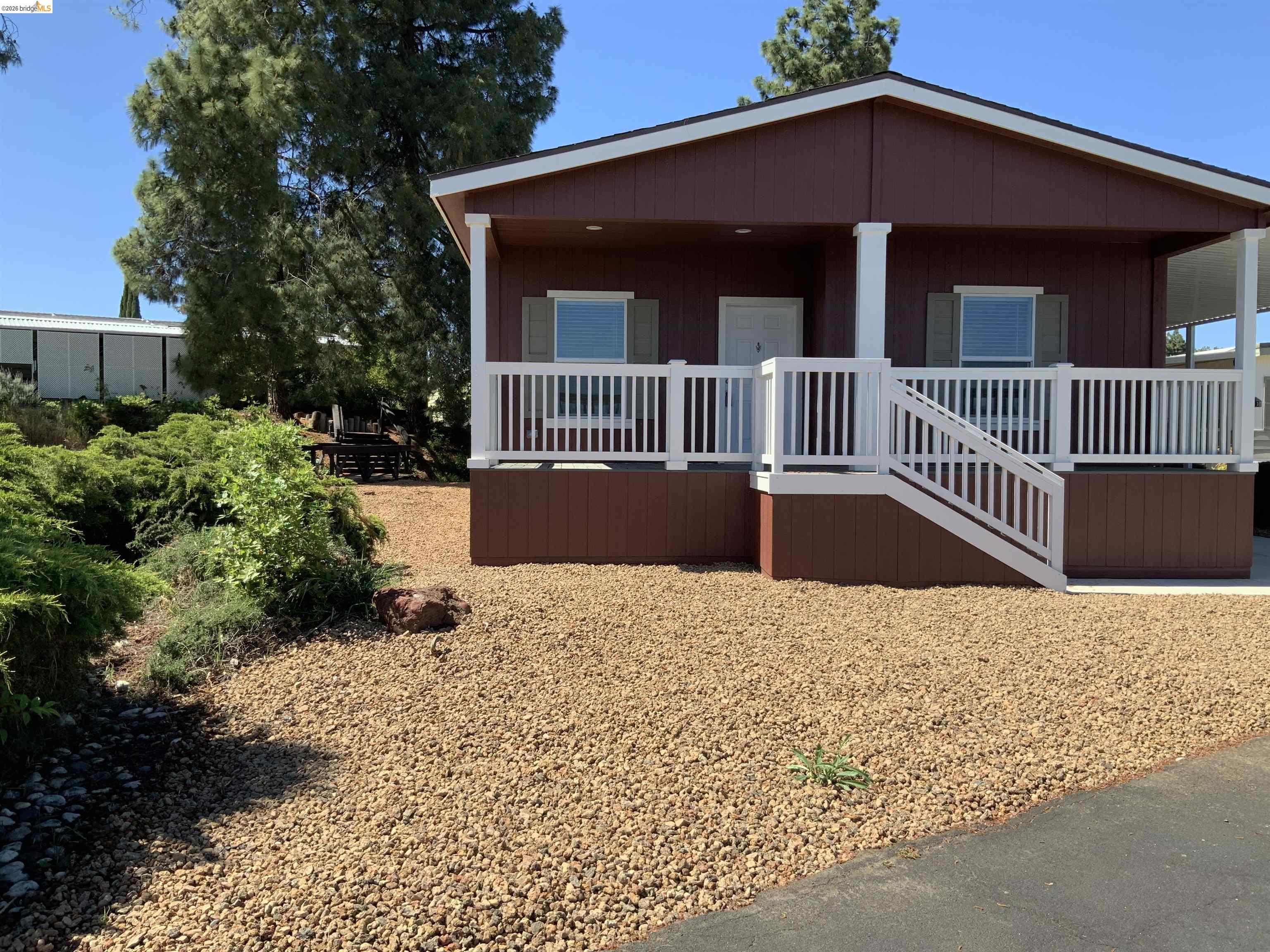 Detail Gallery Image 2 of 35 For 214 Maui Dr., Pittsburg,  CA 94565-0000 - 2 Beds | 2 Baths