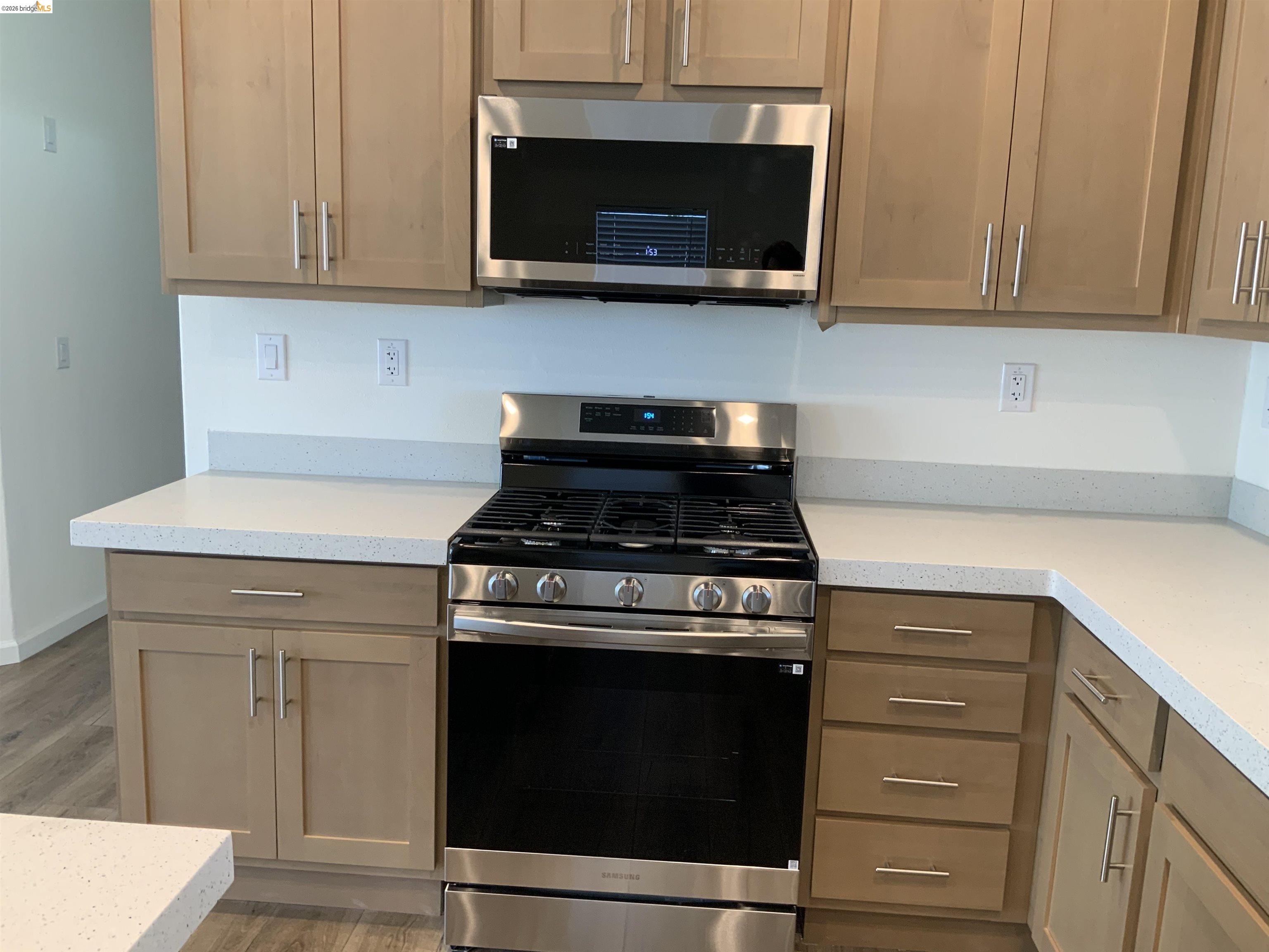 Detail Gallery Image 12 of 35 For 214 Maui Dr., Pittsburg,  CA 94565-0000 - 2 Beds | 2 Baths