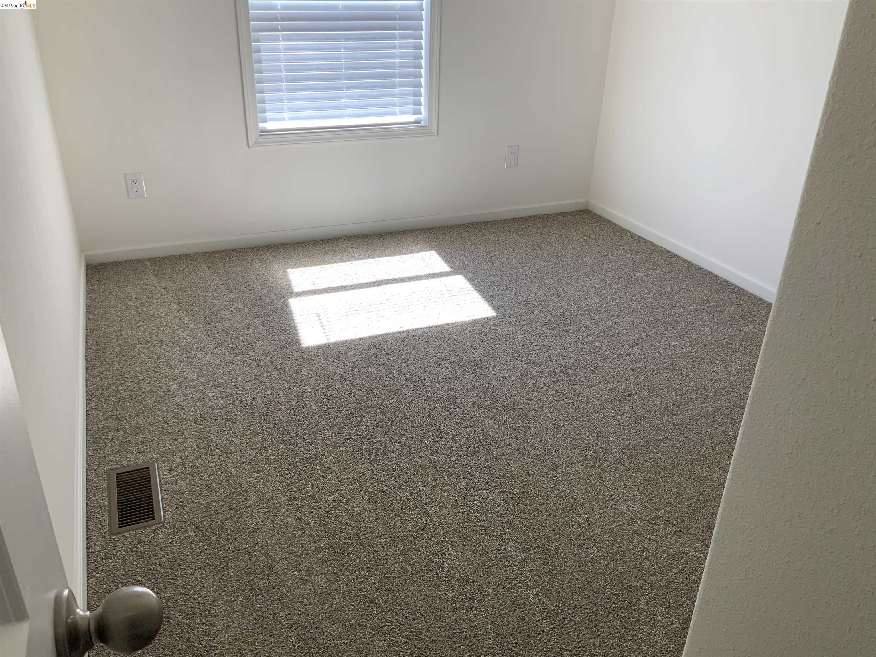 Detail Gallery Image 19 of 35 For 214 Maui Dr., Pittsburg,  CA 94565-0000 - 2 Beds | 2 Baths