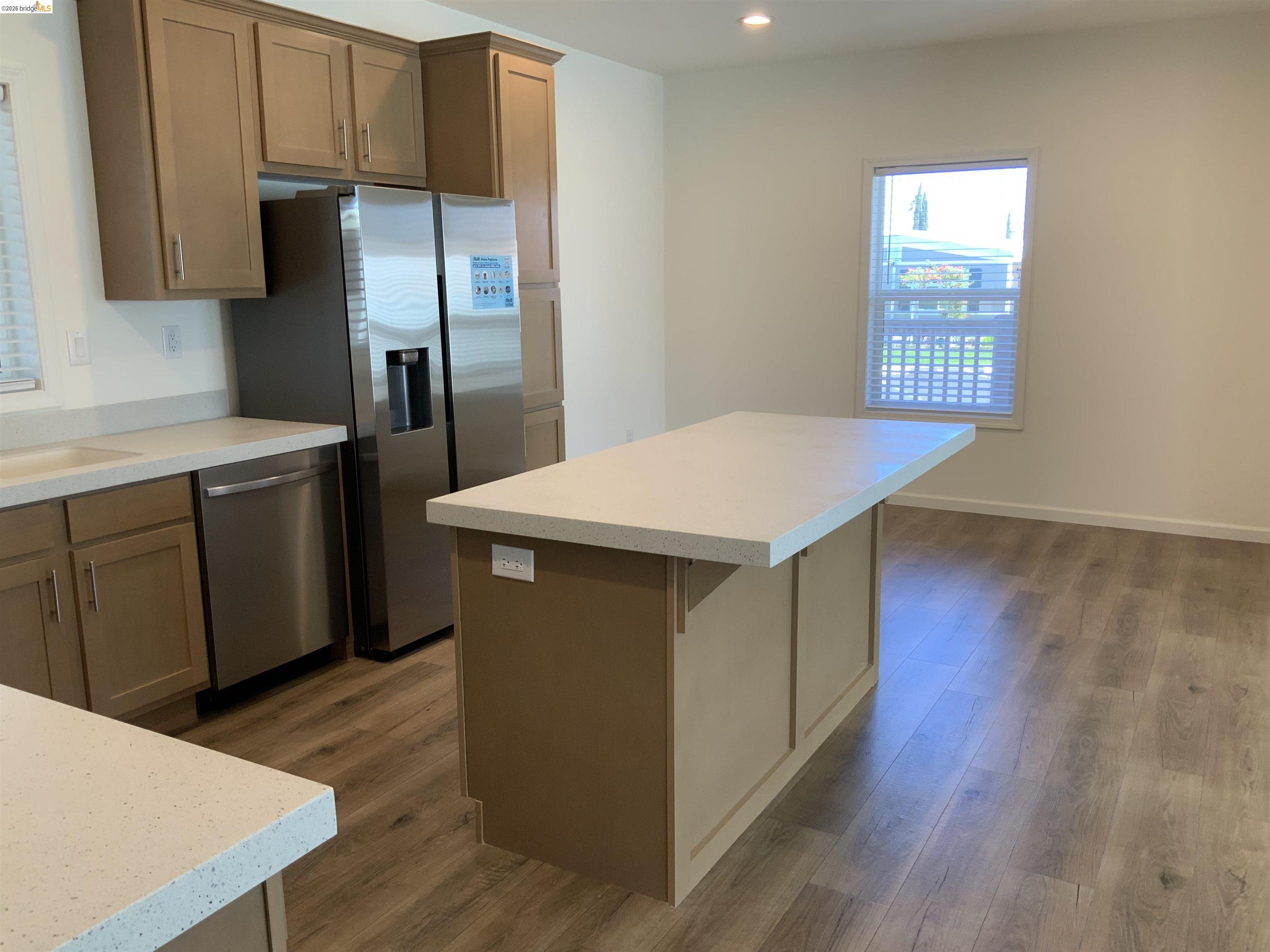 Detail Gallery Image 9 of 35 For 214 Maui Dr., Pittsburg,  CA 94565-0000 - 2 Beds | 2 Baths