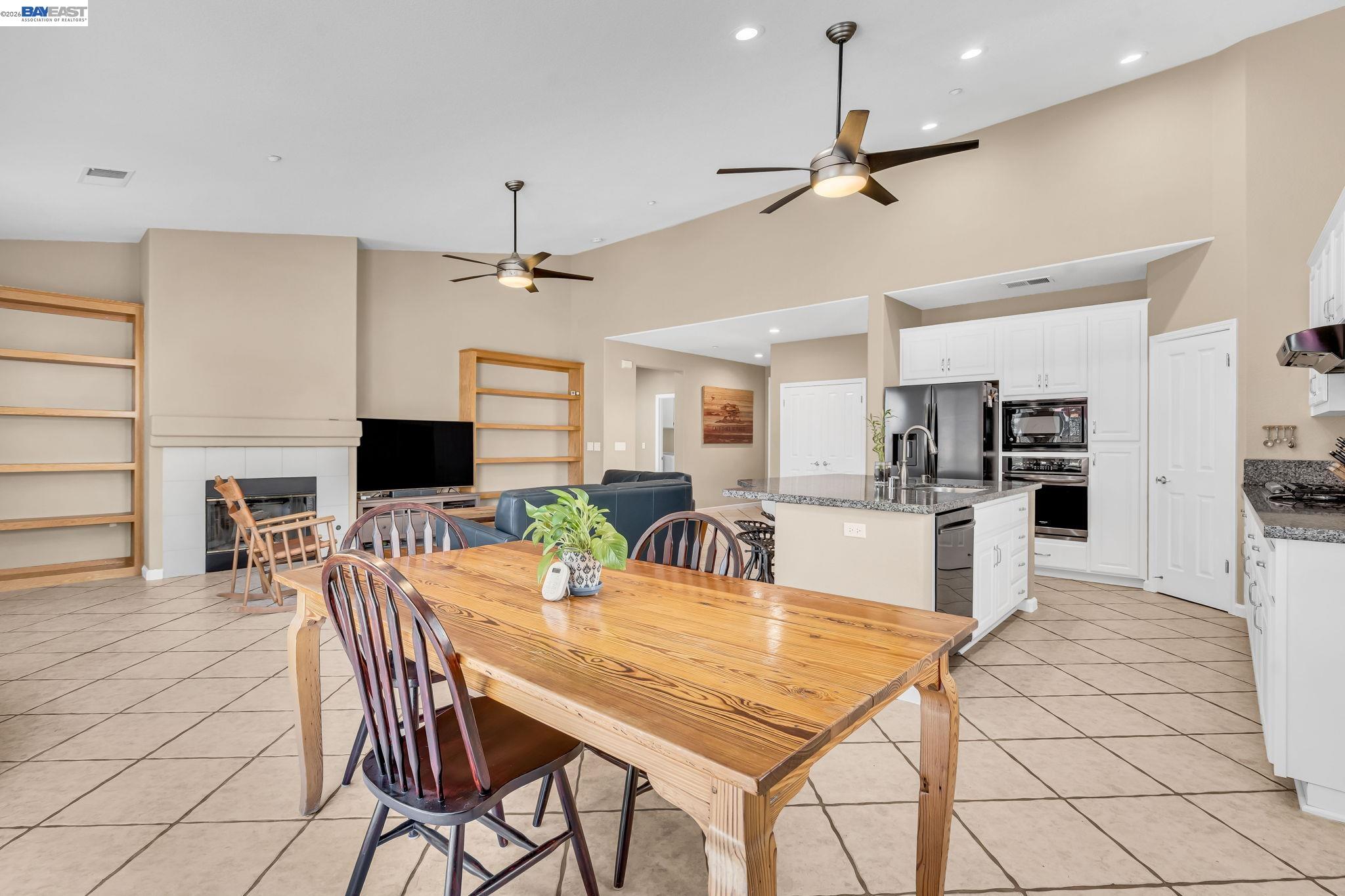 Detail Gallery Image 11 of 35 For 692 Canmore Ct, Brentwood,  CA 94513 - 4 Beds | 2 Baths