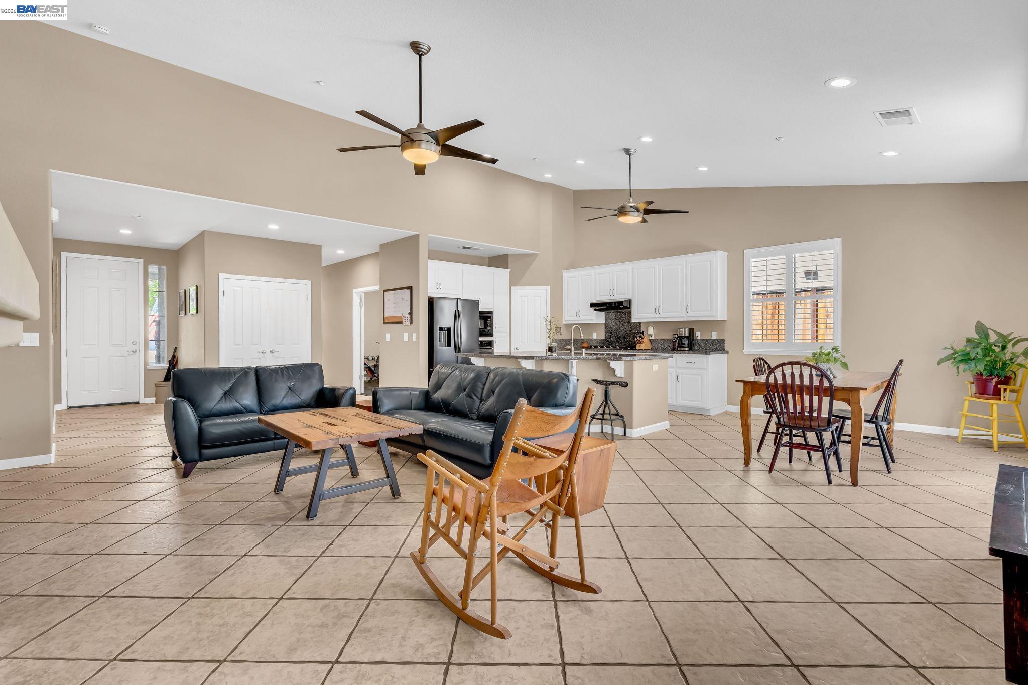 Detail Gallery Image 8 of 35 For 692 Canmore Ct, Brentwood,  CA 94513 - 4 Beds | 2 Baths