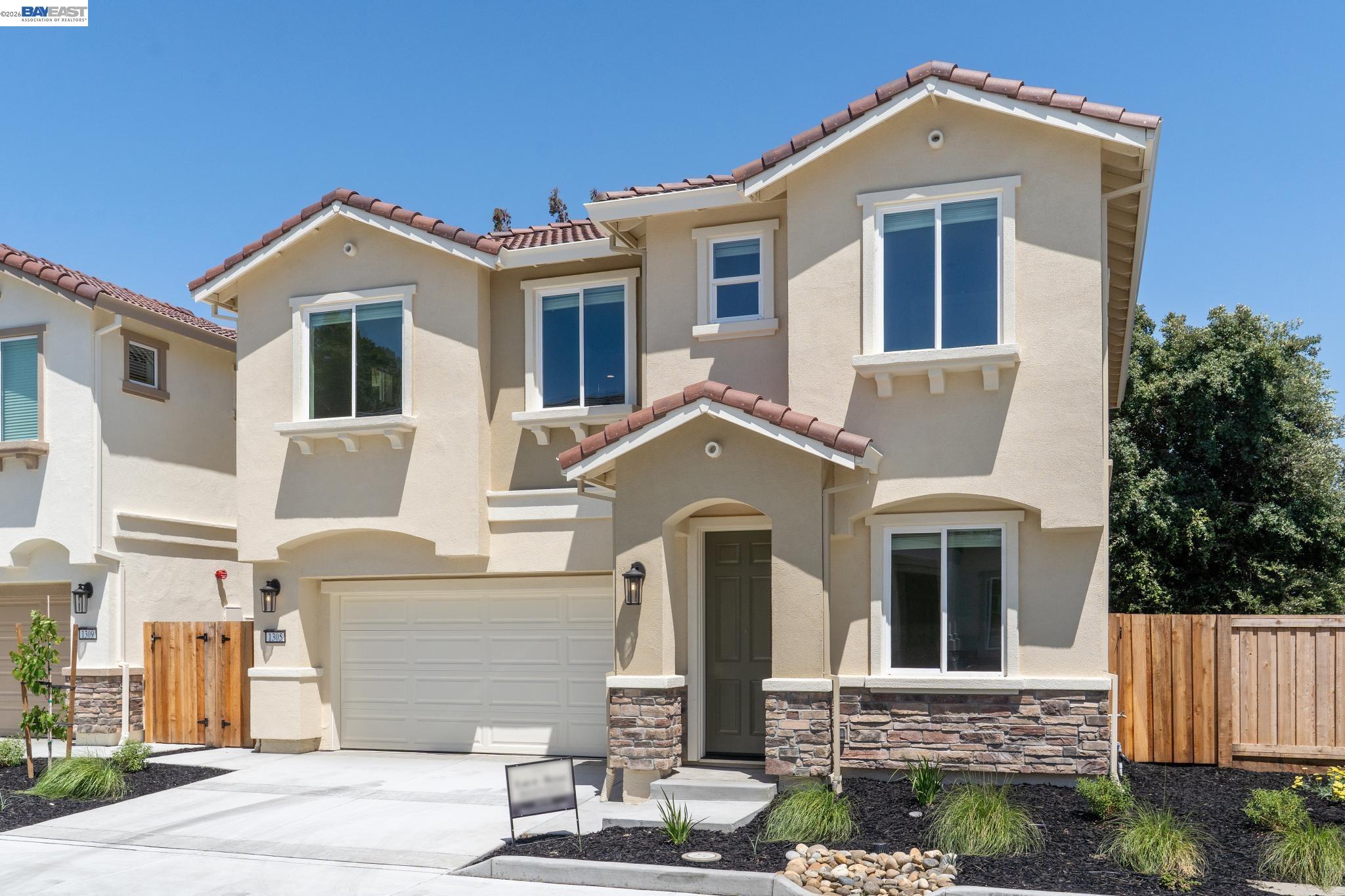 Detail Gallery Image 2 of 50 For 122 Creek View Cir, Fairfield,  CA 94533 - 5 Beds | 3 Baths