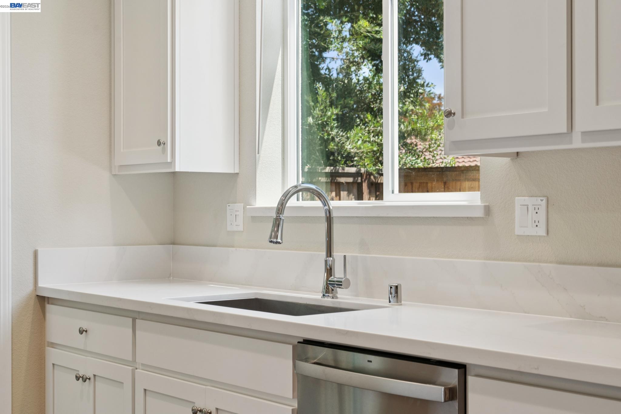 Detail Gallery Image 7 of 50 For 122 Creek View Cir, Fairfield,  CA 94533 - 5 Beds | 3 Baths