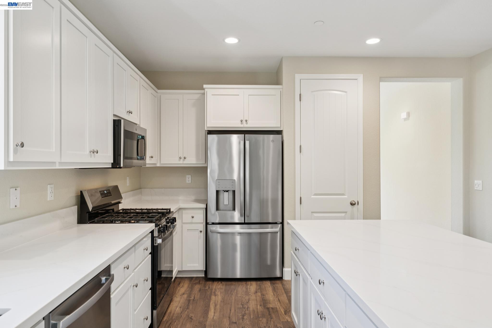 Detail Gallery Image 8 of 50 For 122 Creek View Cir, Fairfield,  CA 94533 - 5 Beds | 3 Baths